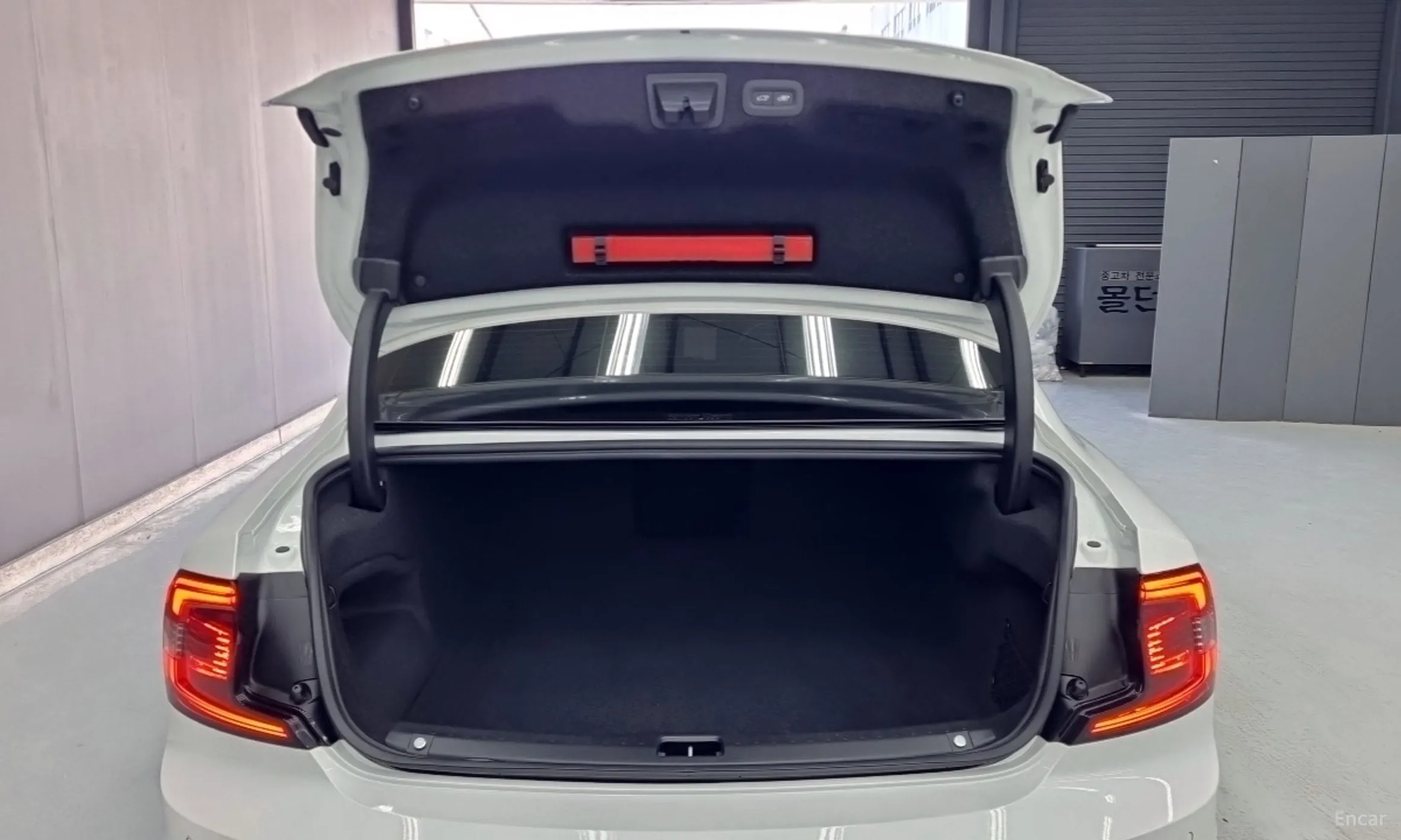 Volvo S90 превью 18