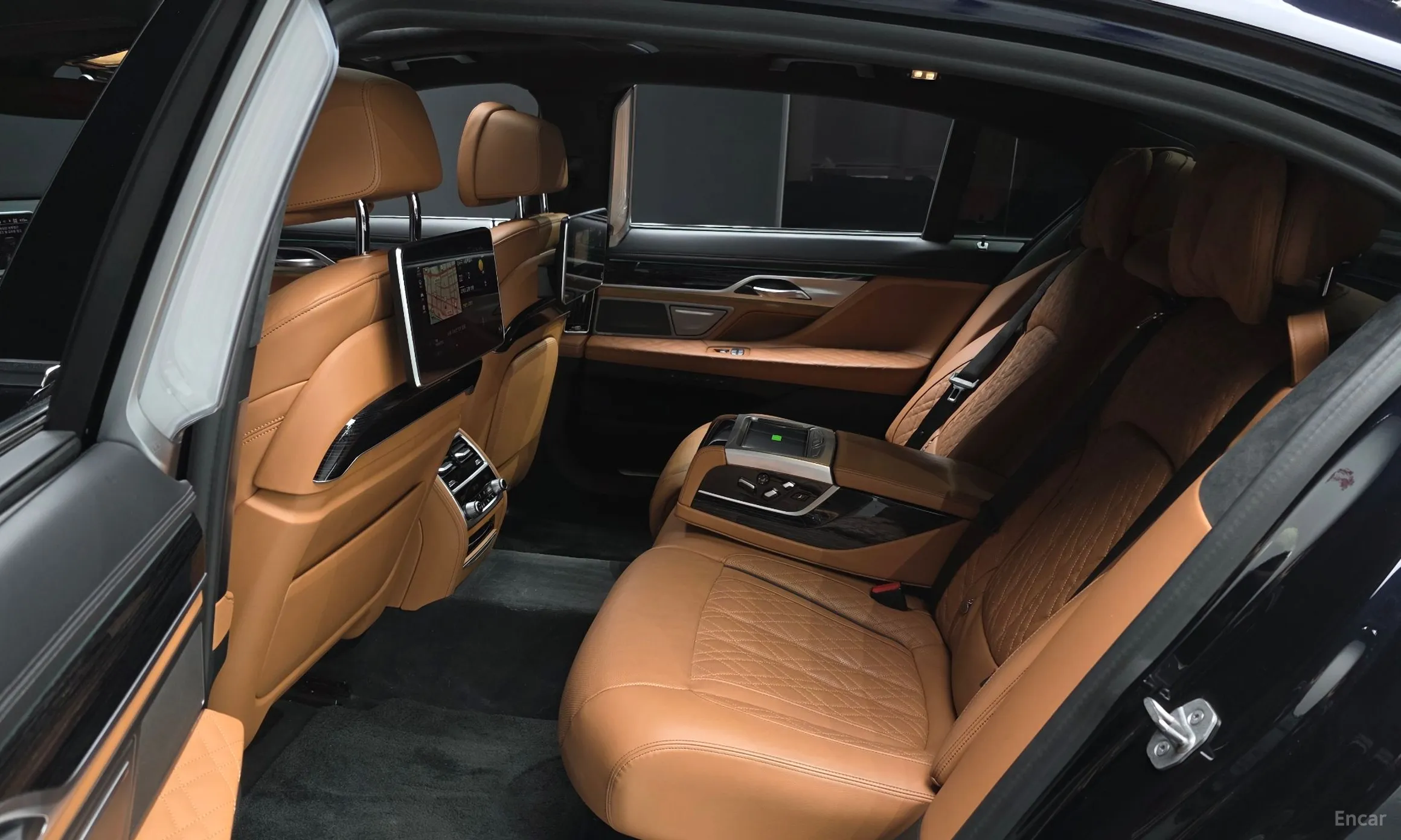 BMW 7 Series (G11) превью 11