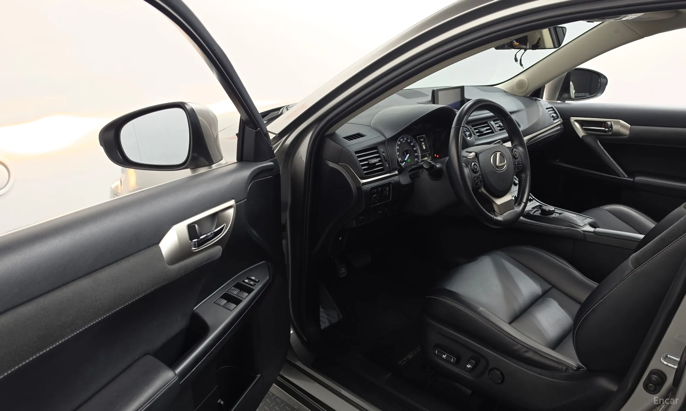 Lexus CT200h превью 10