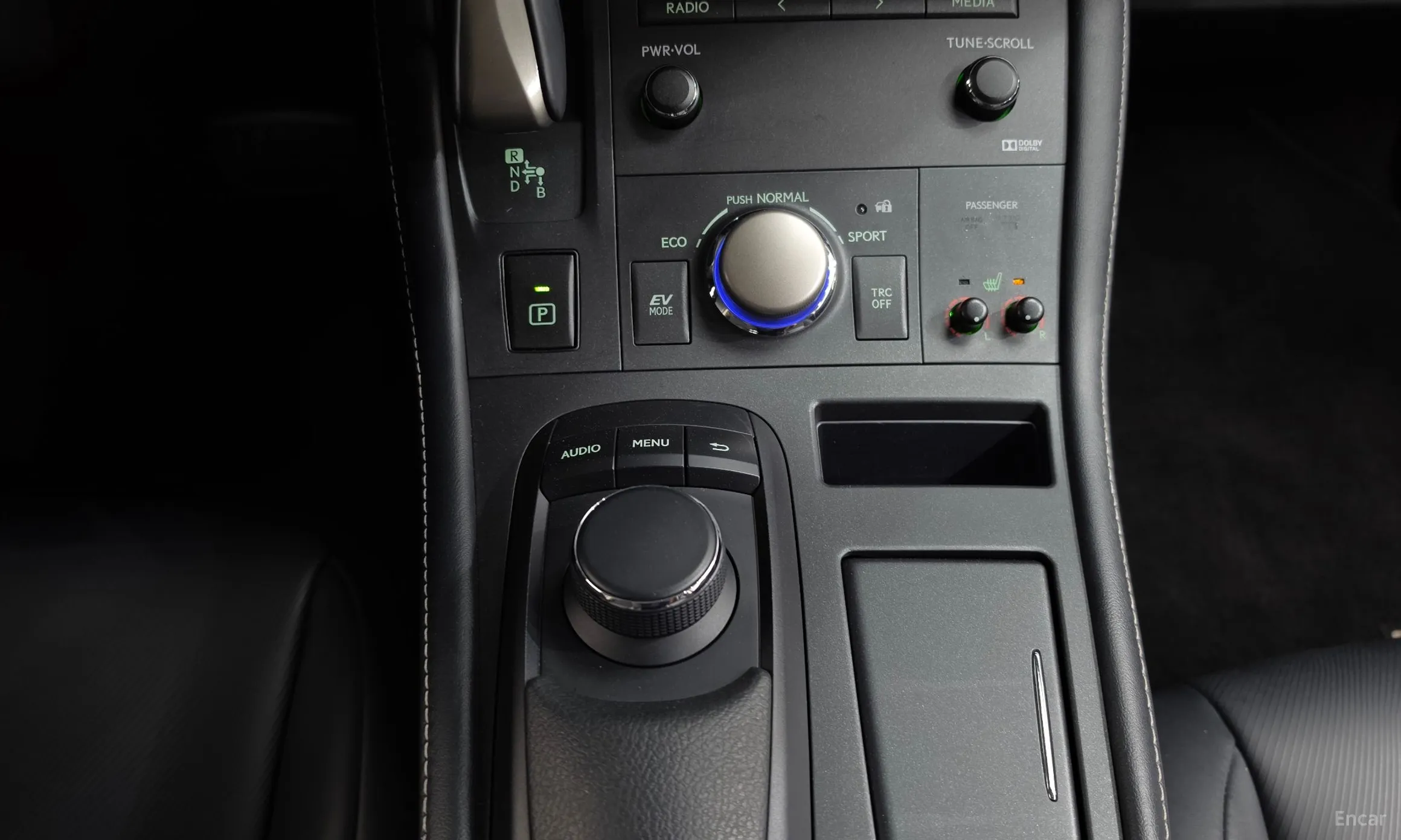 Lexus CT200h превью 12
