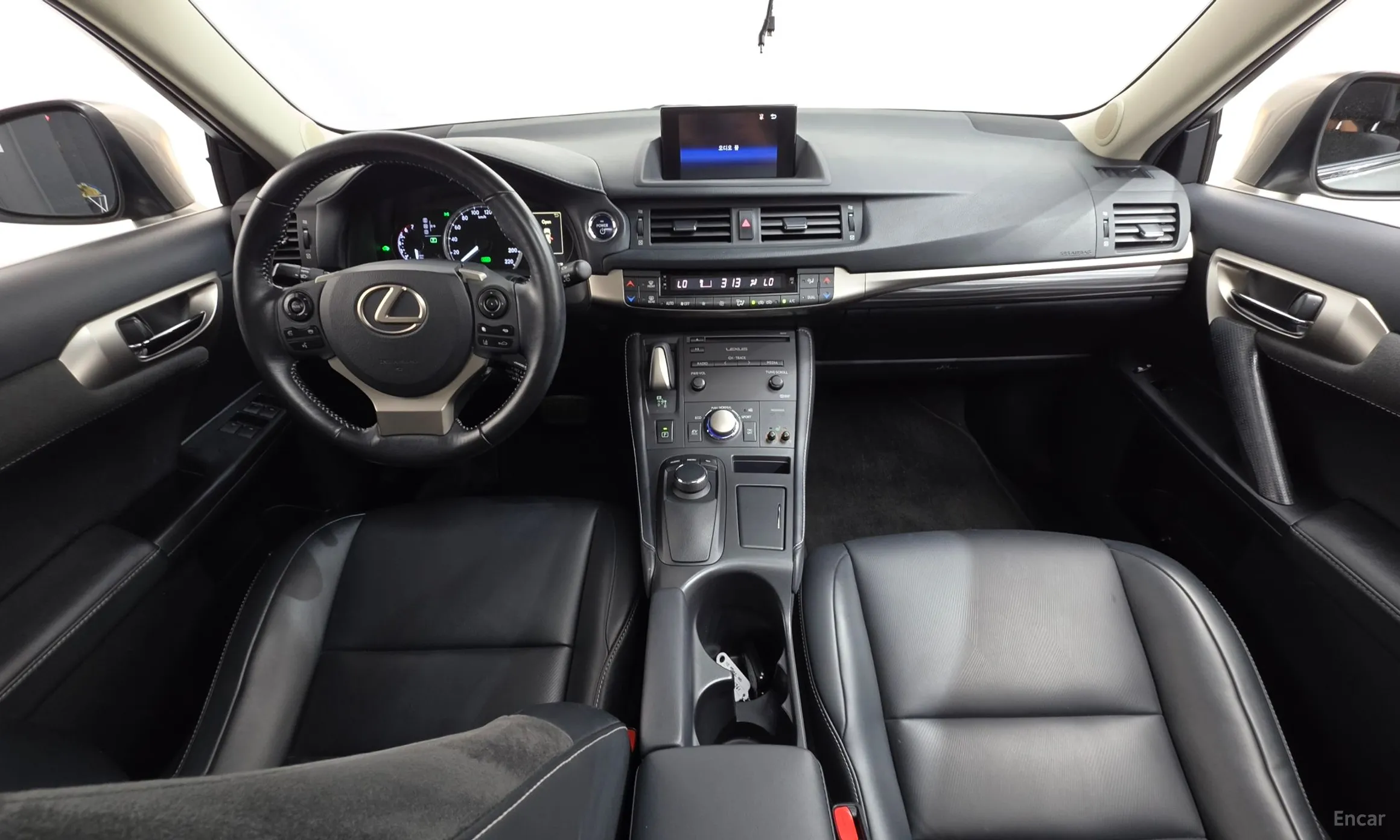 Lexus CT200h превью 7