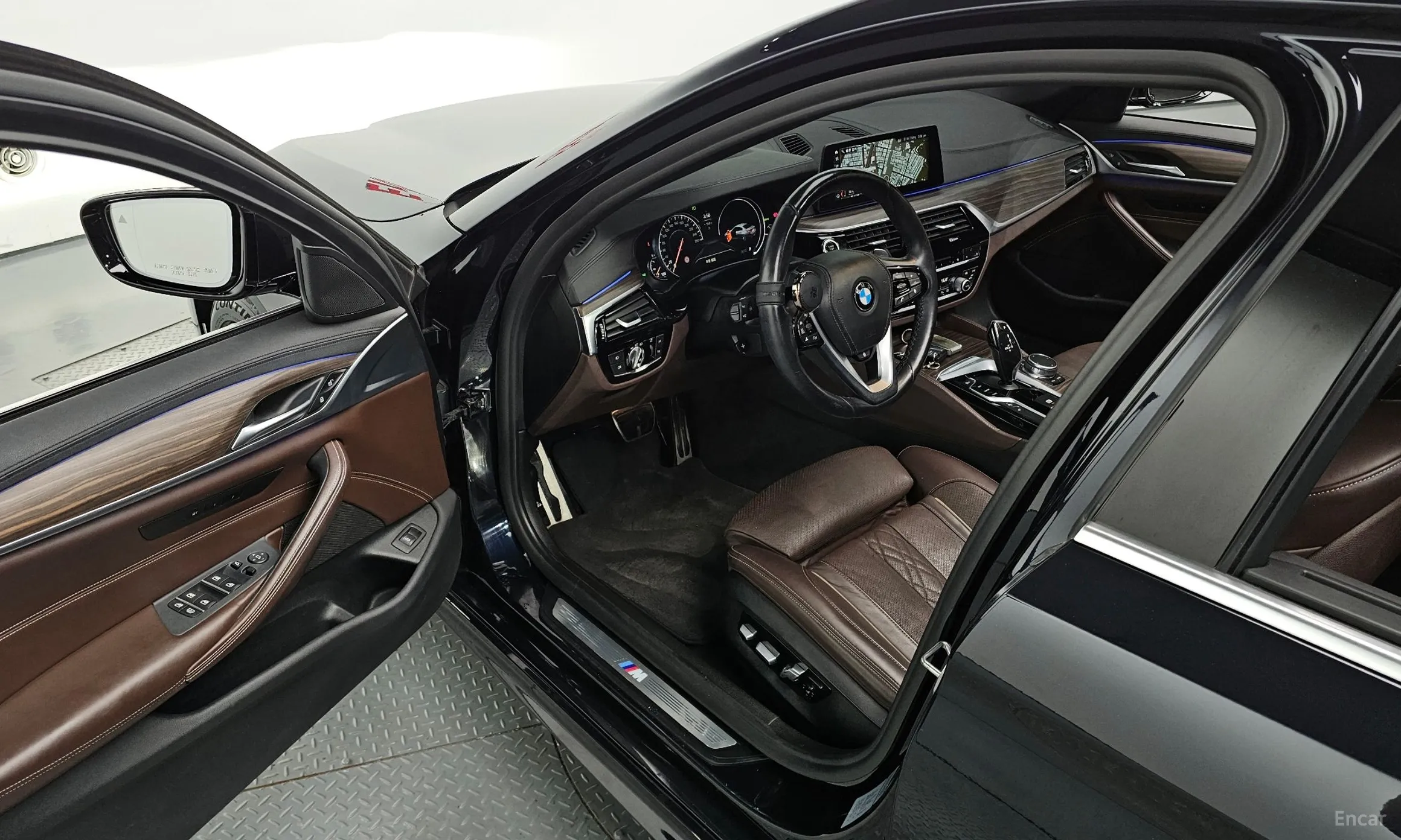 BMW 5 Series (G30) превью 10