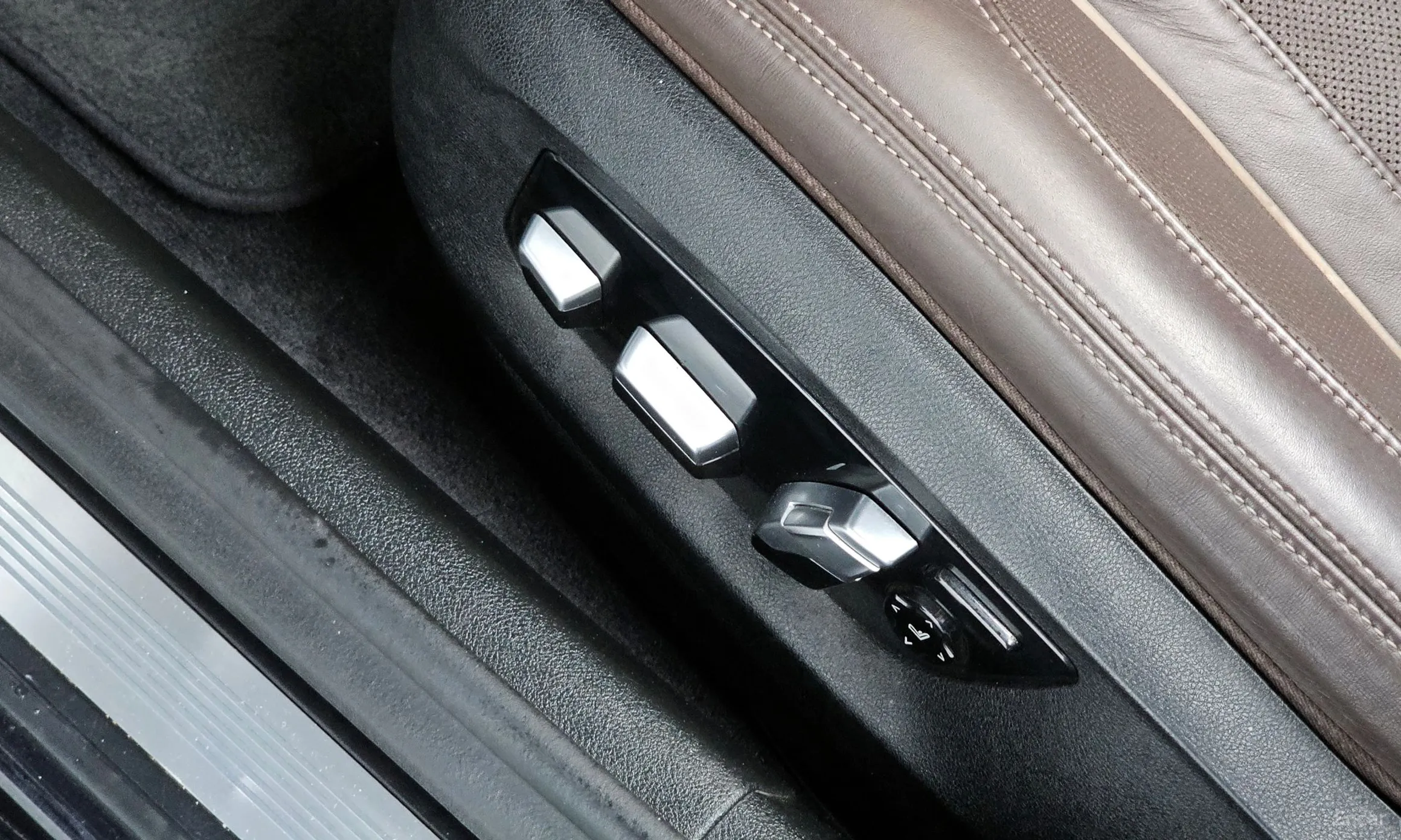 BMW 5 Series (G30) превью 18