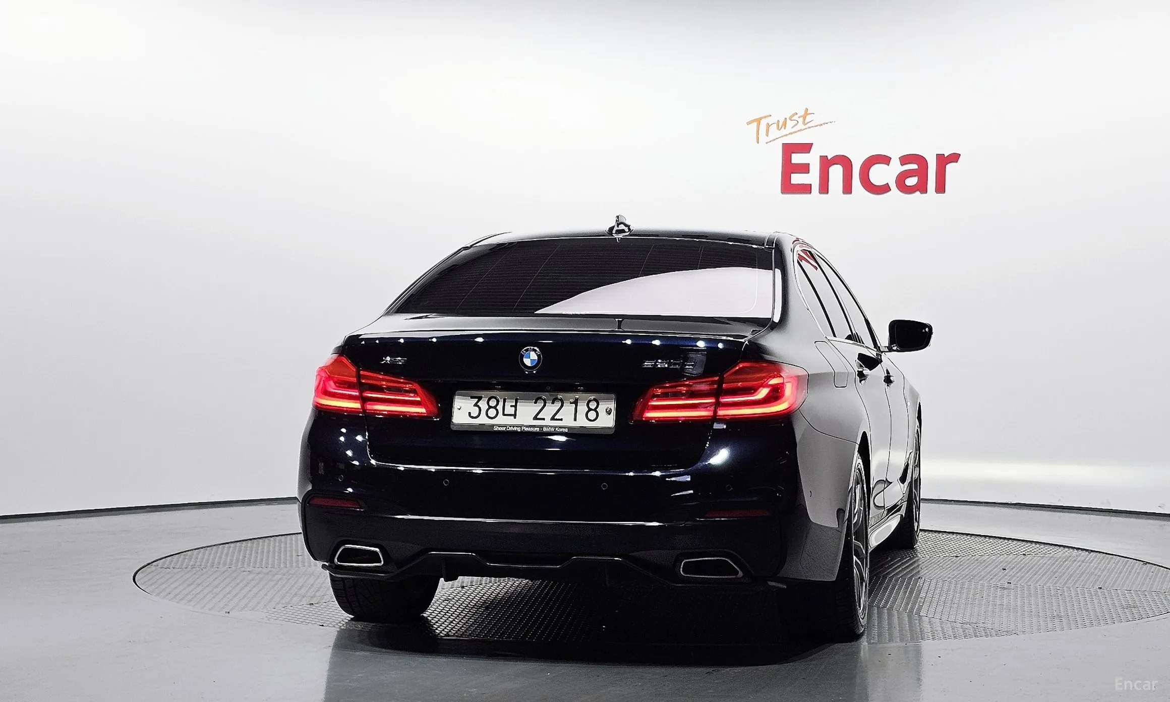 BMW 5 Series (G30) превью 4