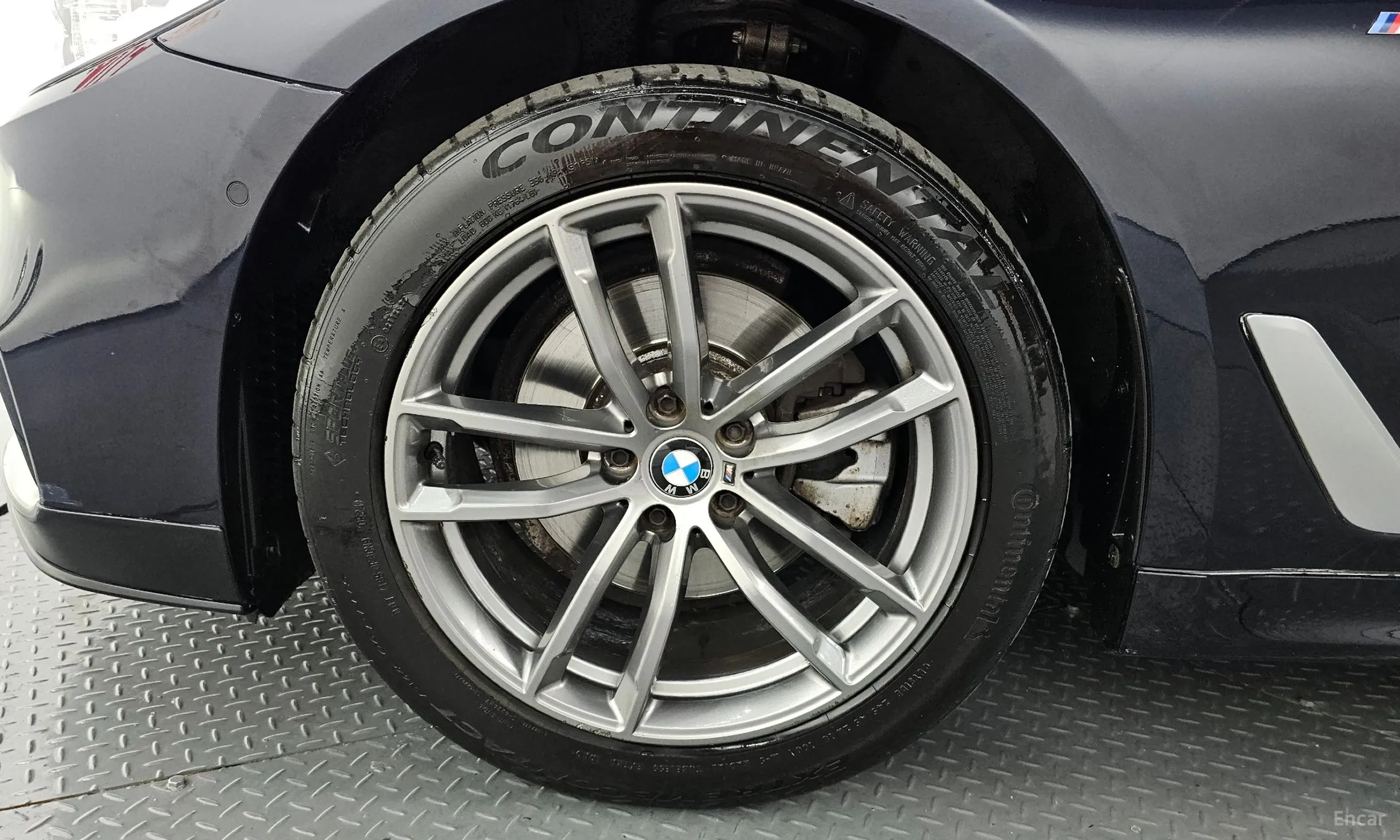 BMW 5 Series (G30) превью 5
