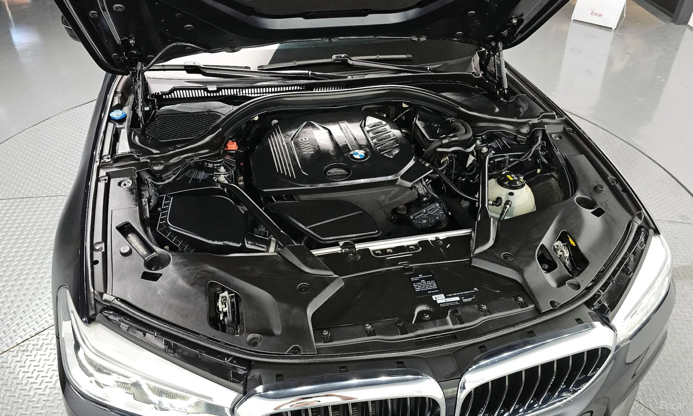 BMW 5 Series (G30) превью 6