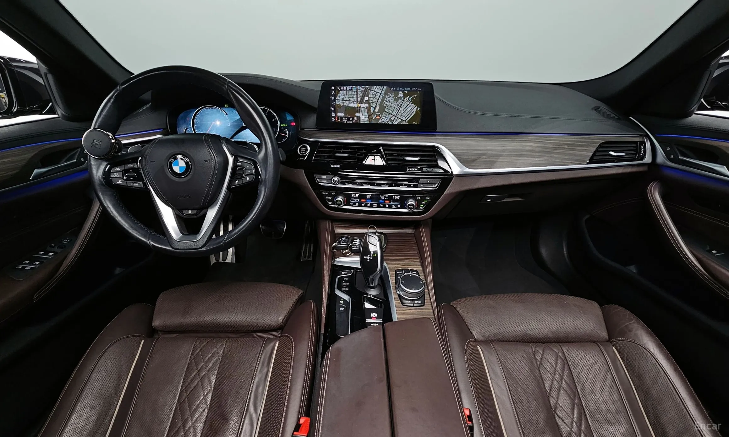 BMW 5 Series (G30) превью 7