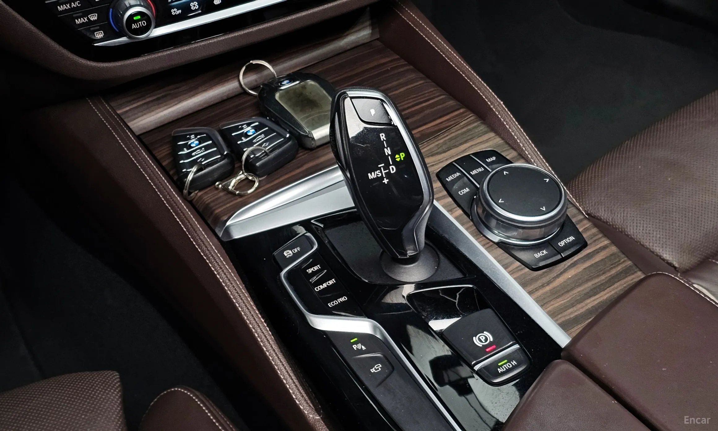 BMW 5 Series (G30) превью 9