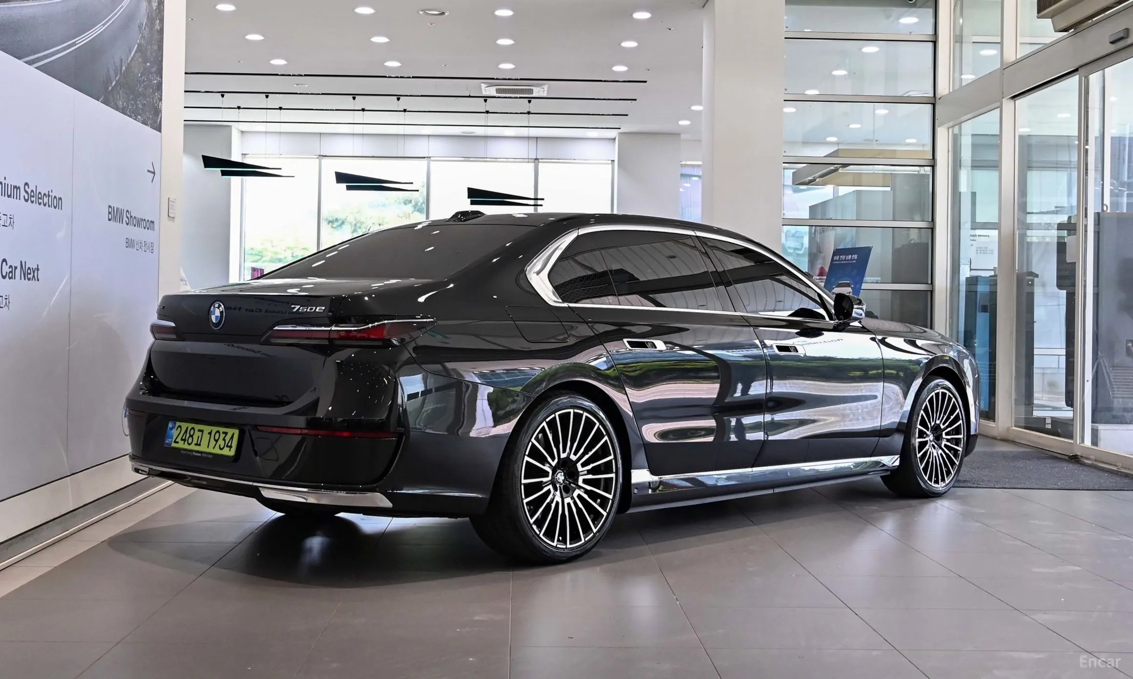 BMW 7 Series (G70) превью 4