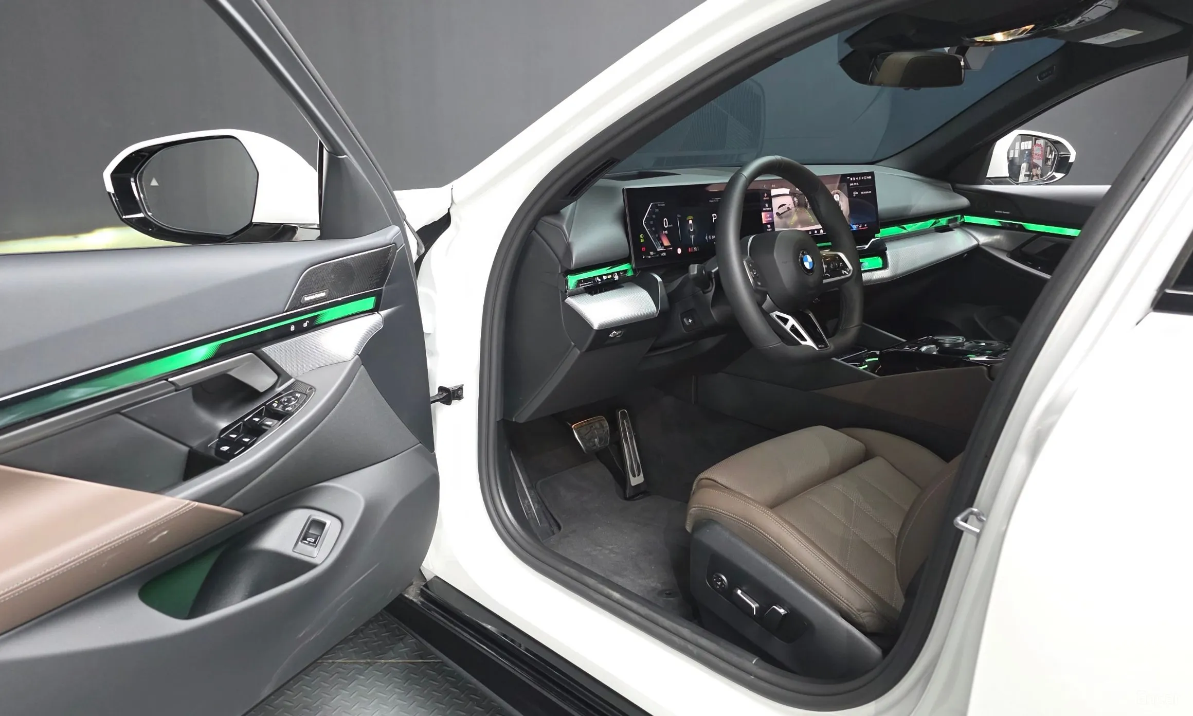 BMW 5 Series (G60) превью 10