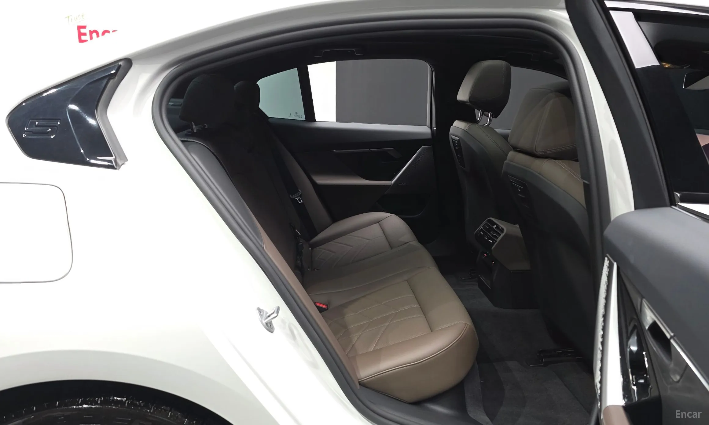 BMW 5 Series (G60) превью 12