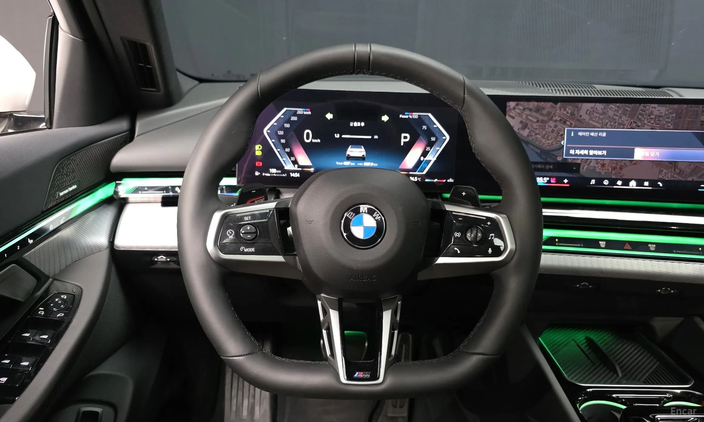 BMW 5 Series (G60) превью 14