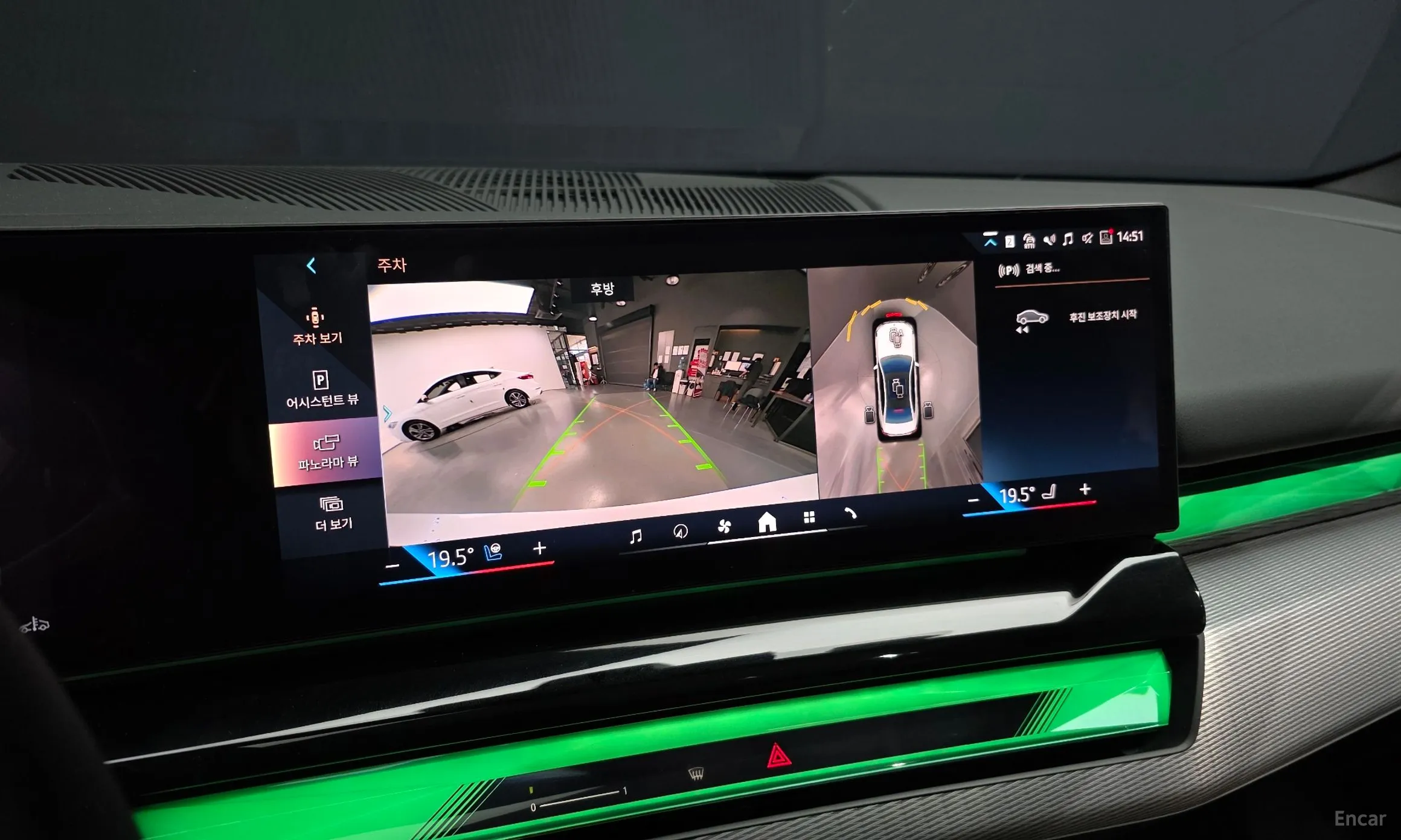 BMW 5 Series (G60) превью 16