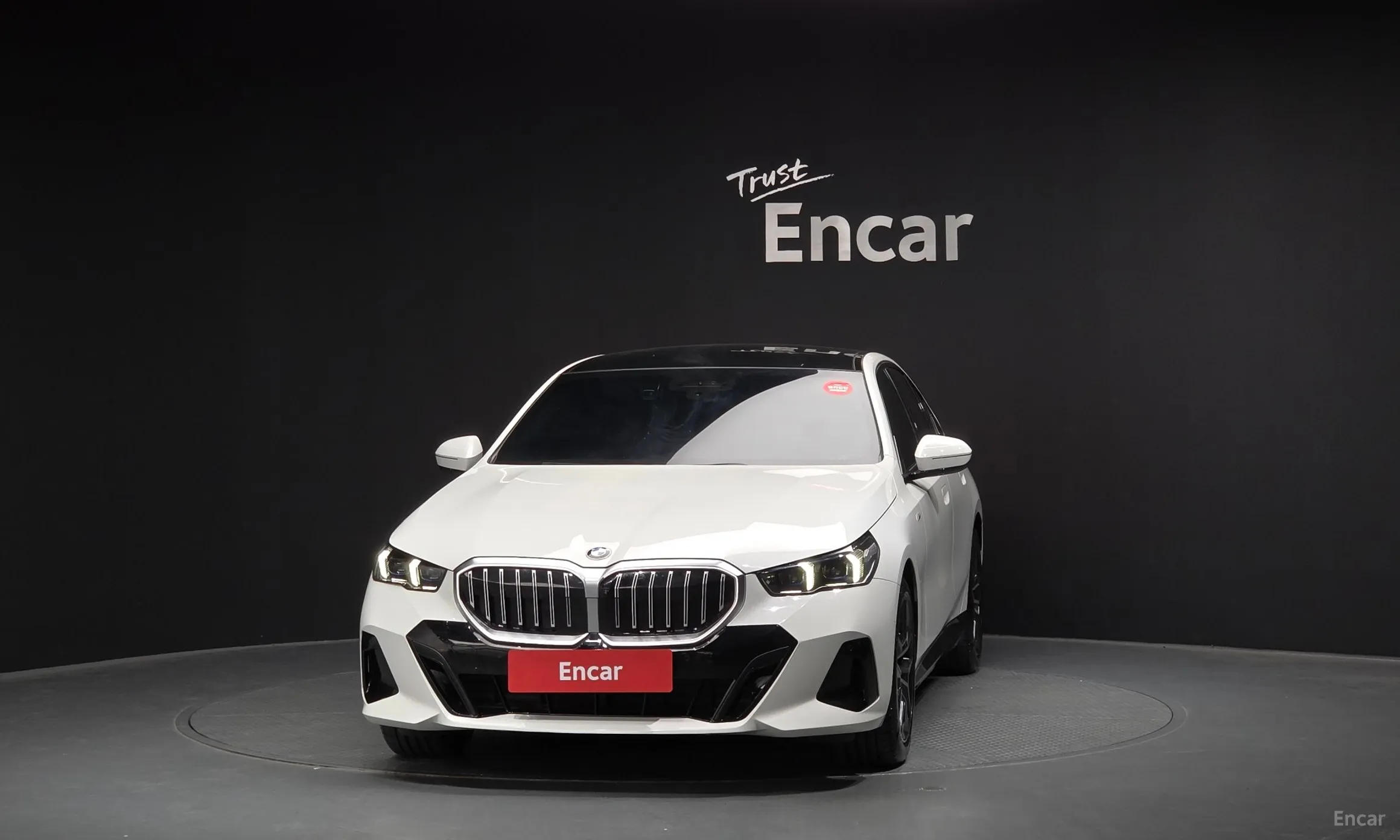 BMW 5 Series (G60) превью 3