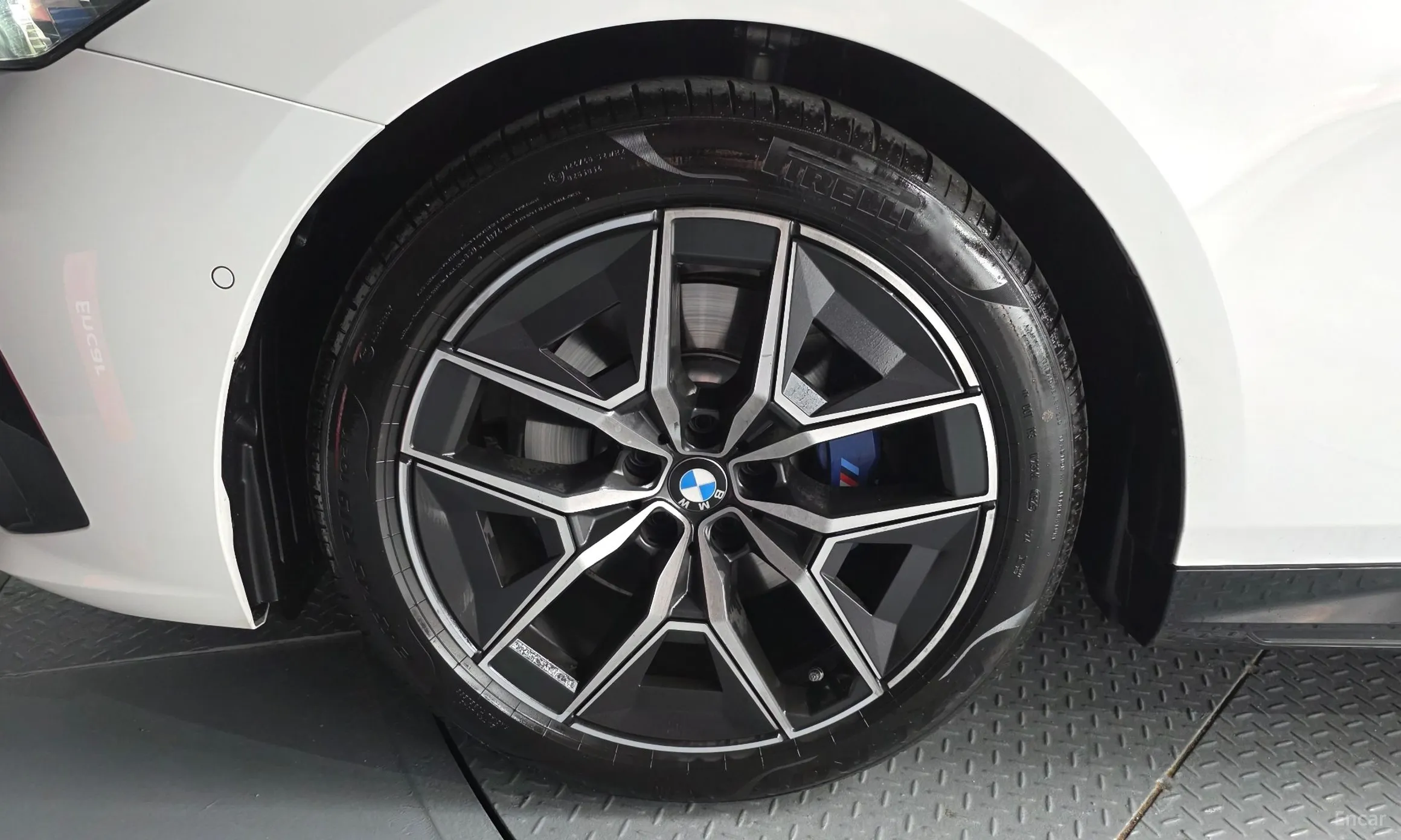 BMW 5 Series (G60) превью 5