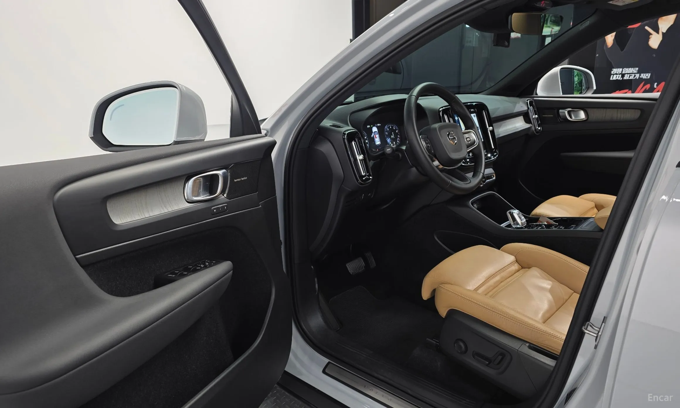 Volvo XC40 превью 10