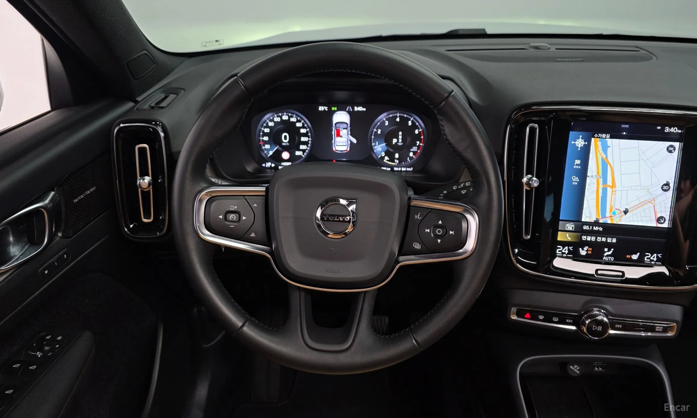 Volvo XC40 превью 13