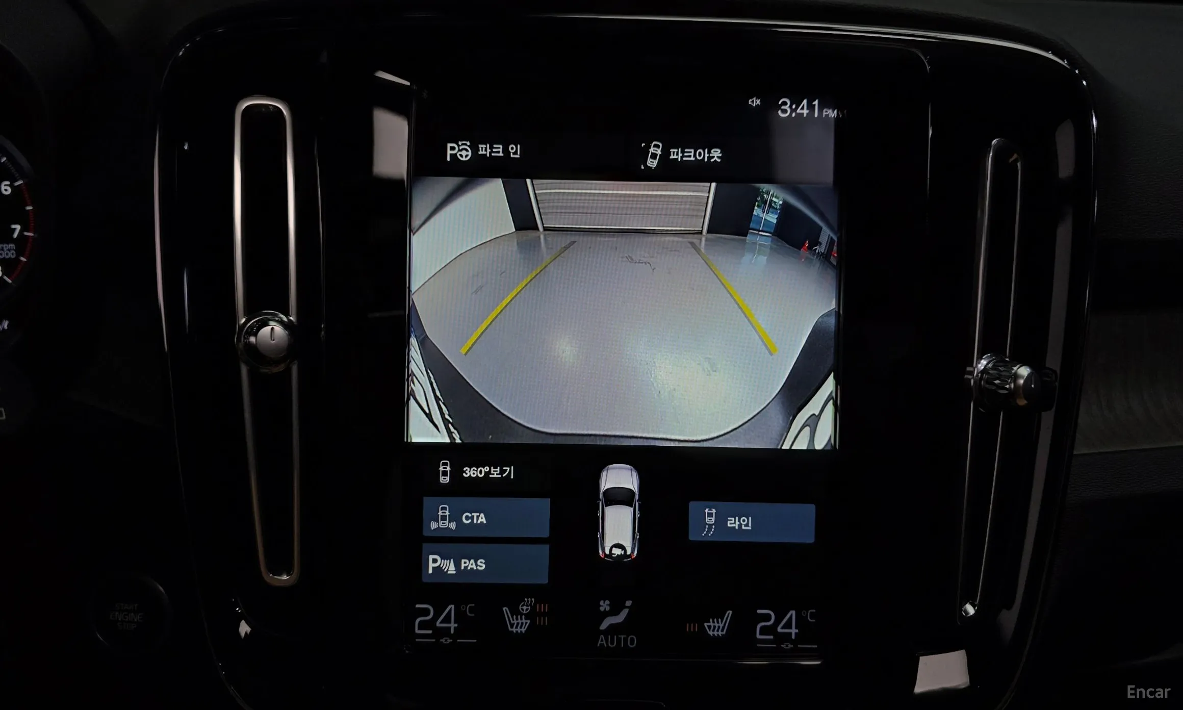 Volvo XC40 превью 15