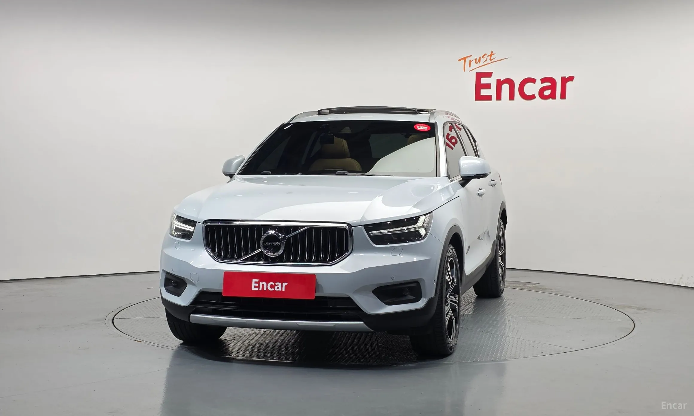 Volvo XC40 превью 3