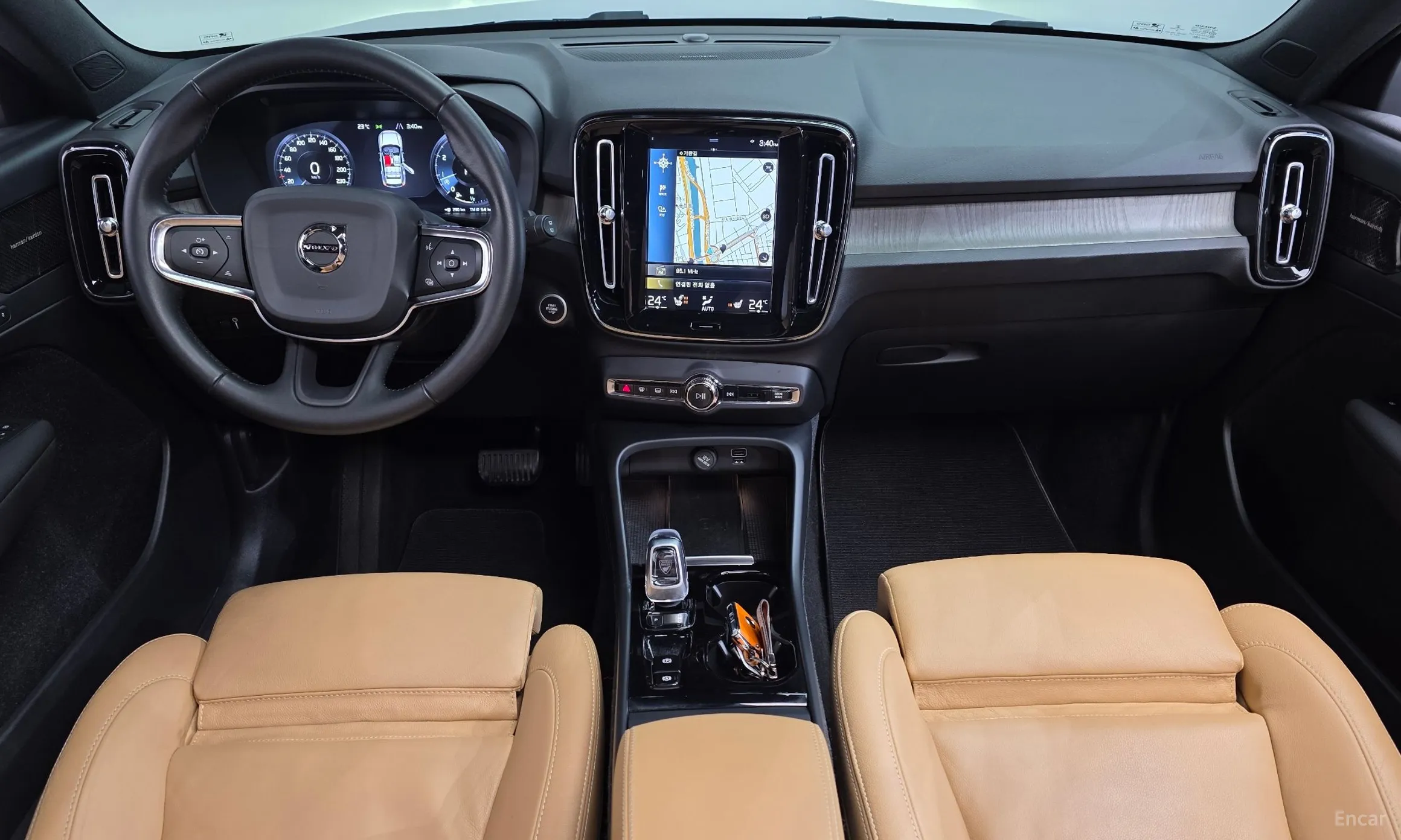 Volvo XC40 превью 7