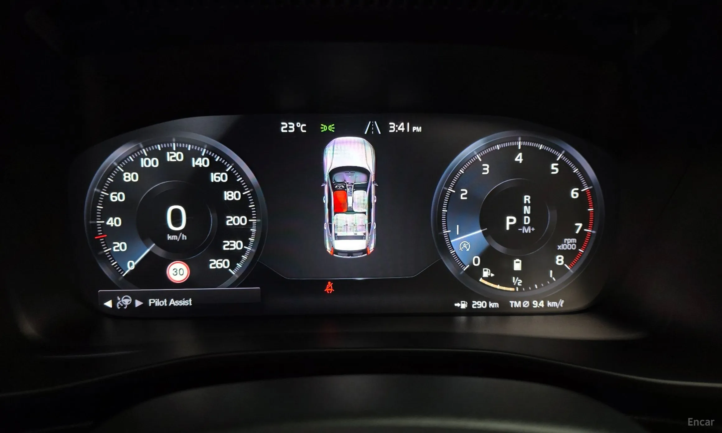 Volvo XC40 превью 8