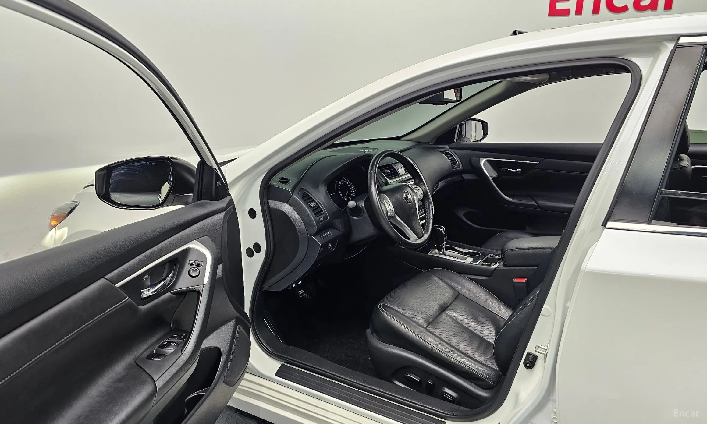 Nissan Altima превью 10