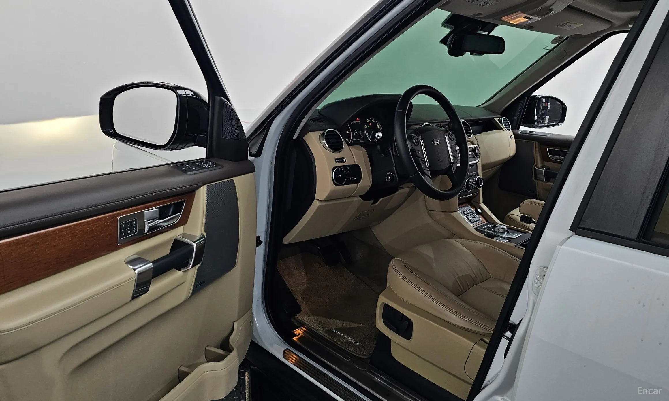 Land Rover Discovery 4 превью 10