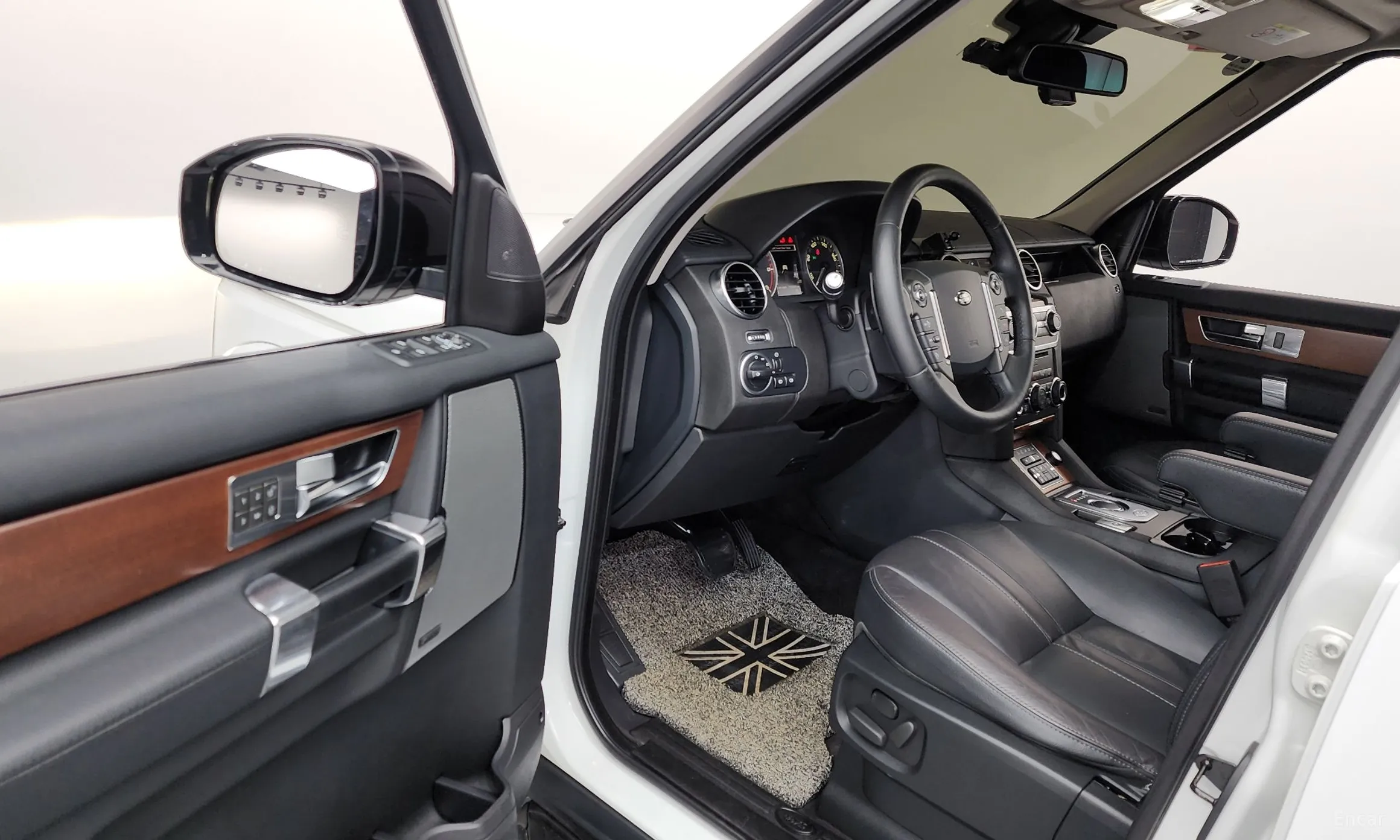 Land Rover Discovery 4 превью 10