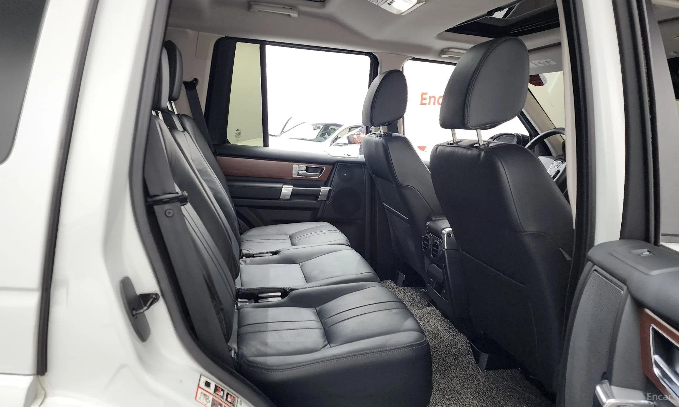 Land Rover Discovery 4 превью 11