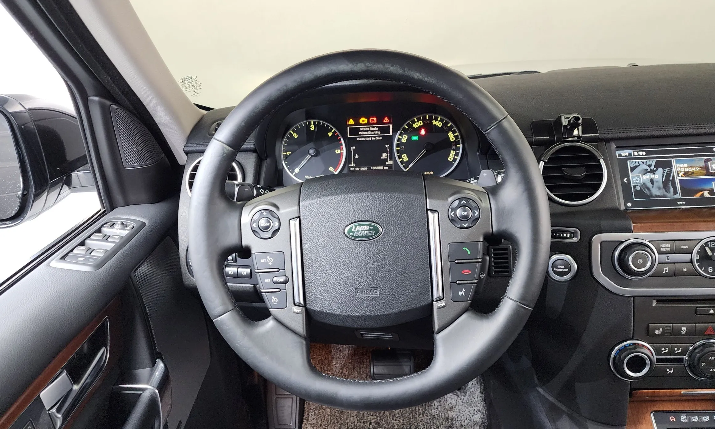 Land Rover Discovery 4 превью 12