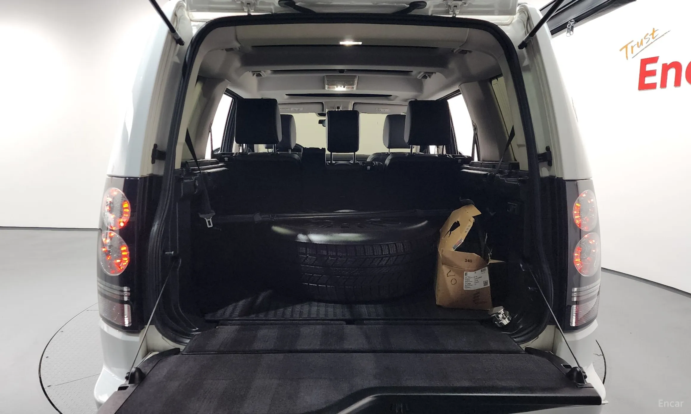 Land Rover Discovery 4 превью 17