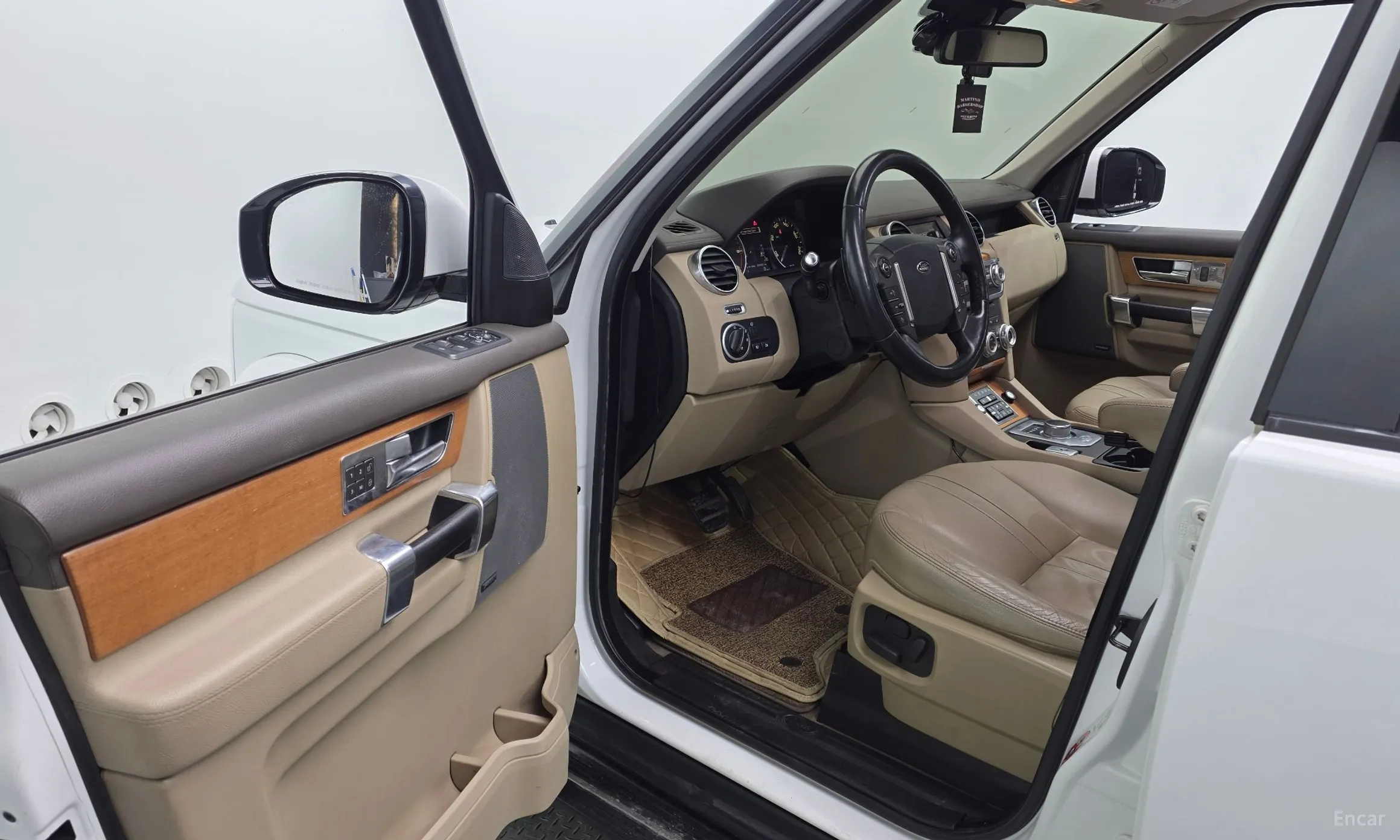 Land Rover Discovery 4 превью 10