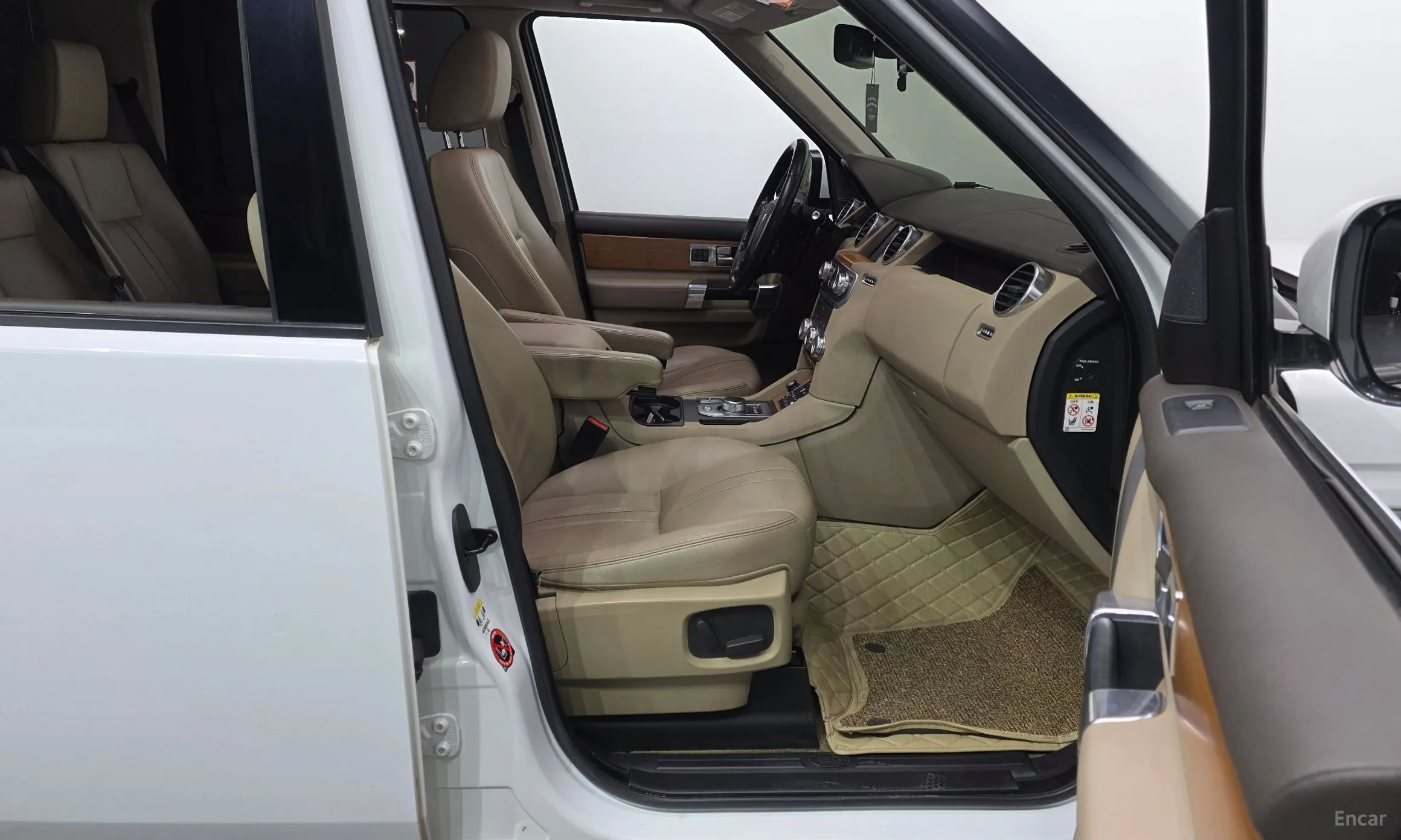 Land Rover Discovery 4 превью 11