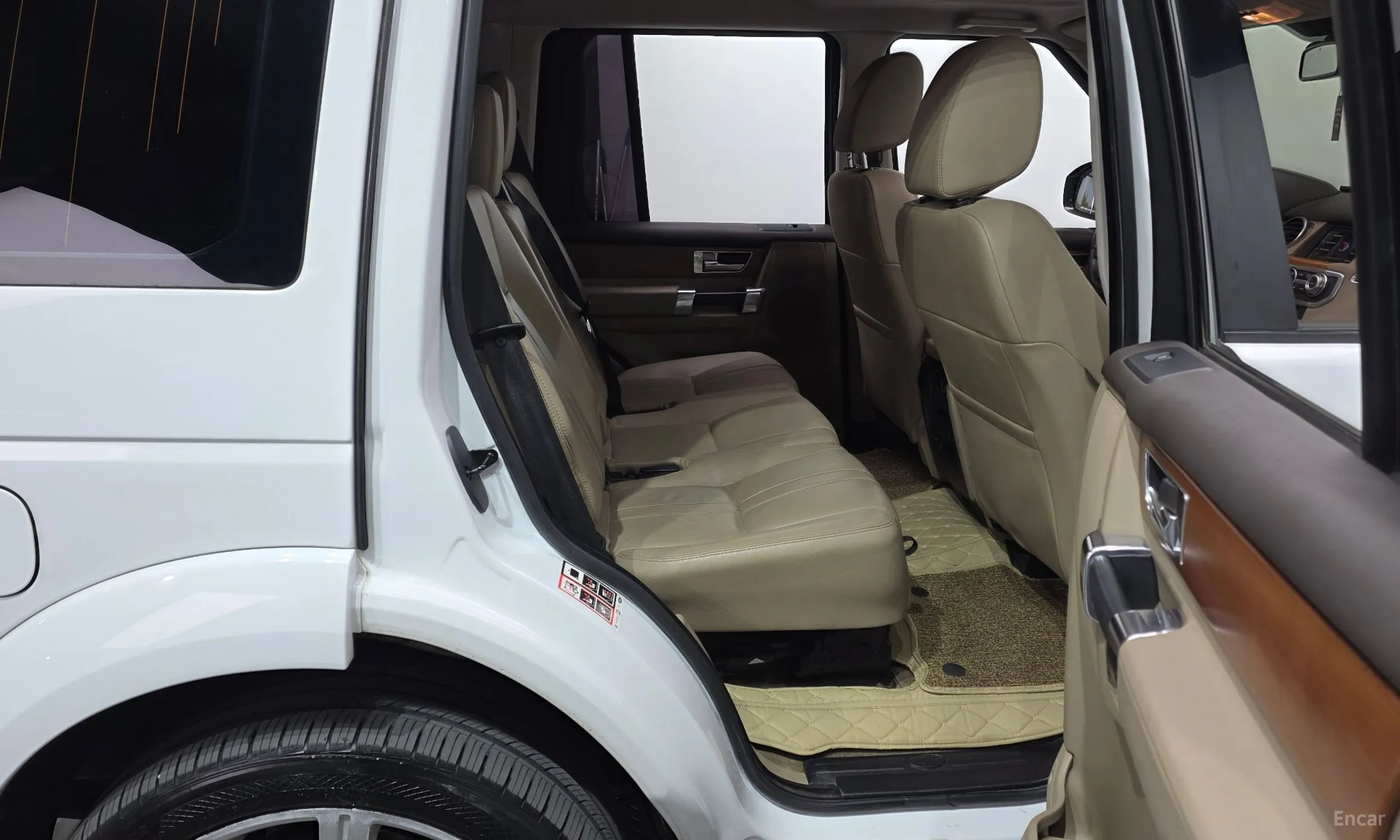 Land Rover Discovery 4 превью 12