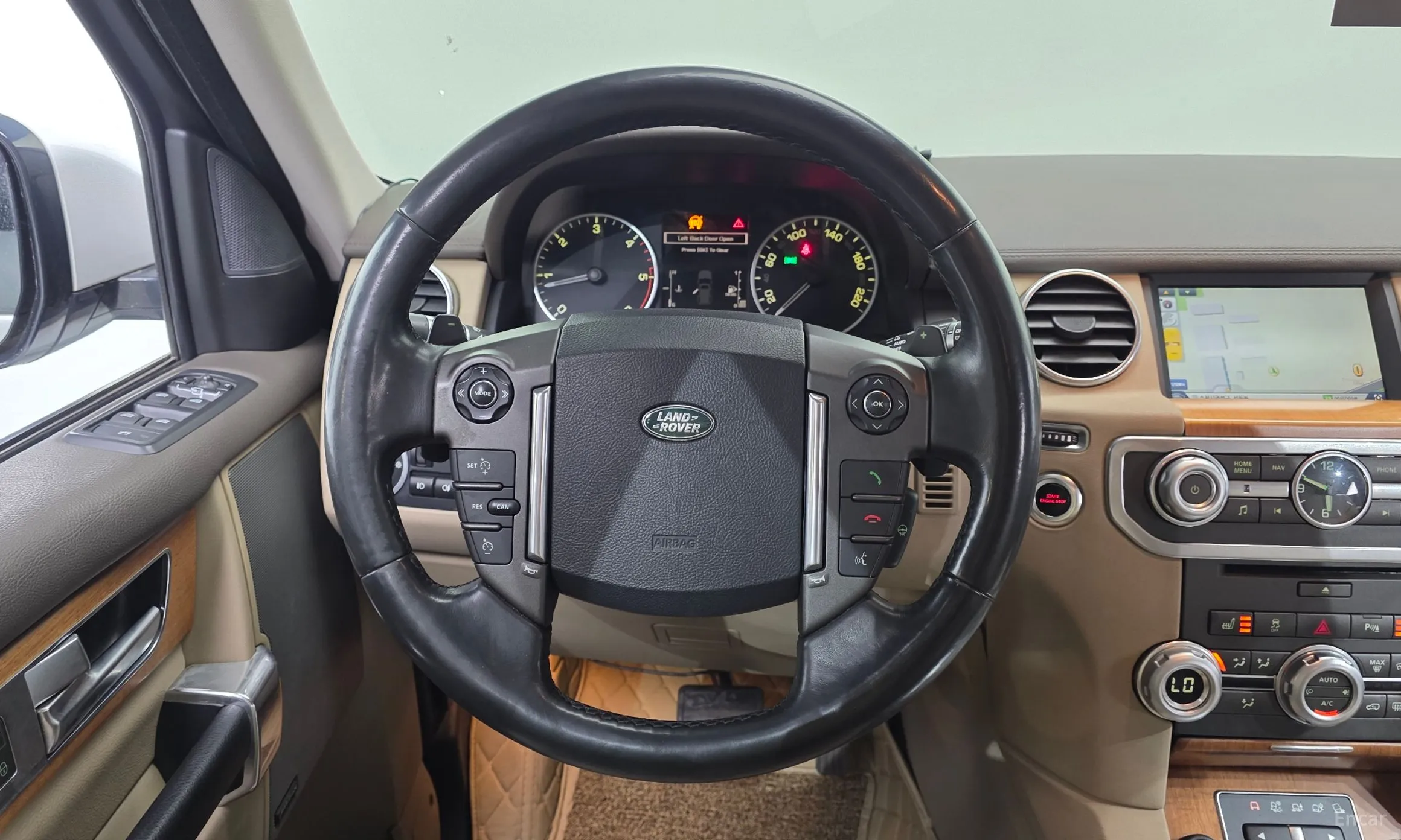 Land Rover Discovery 4 превью 13