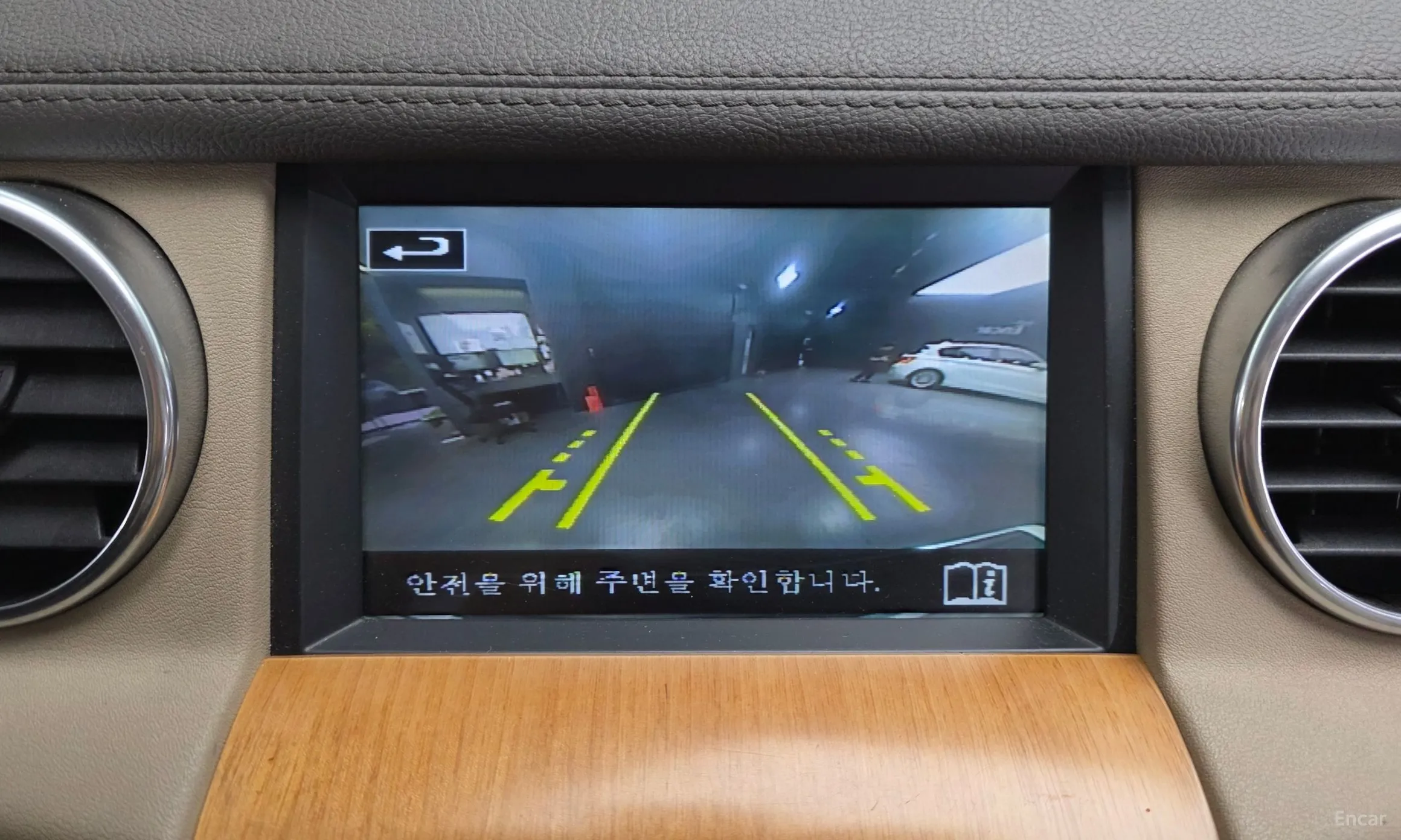 Land Rover Discovery 4 превью 15