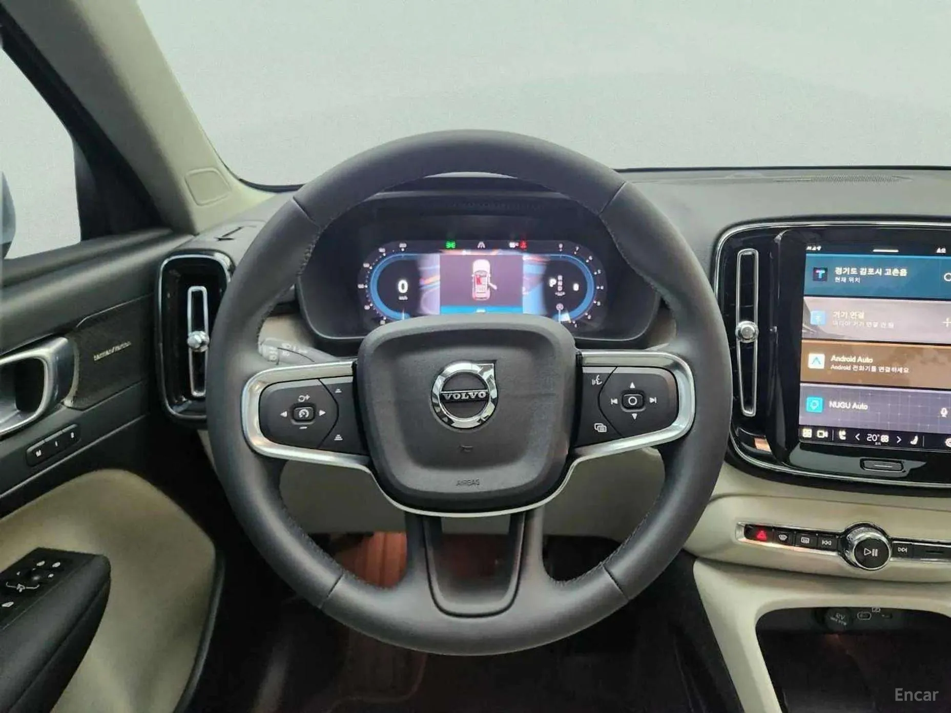 Volvo XC40 превью 15