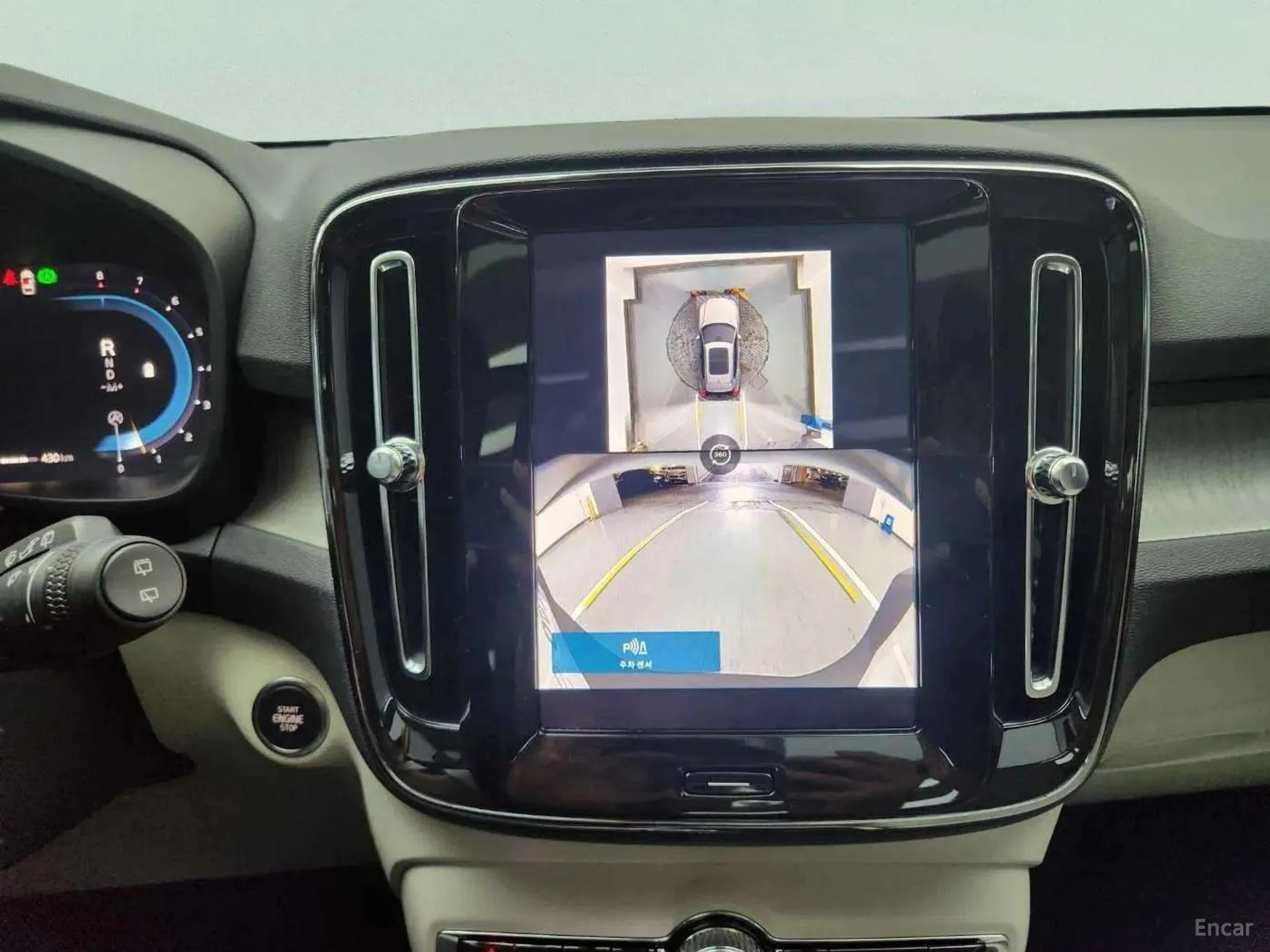 Volvo XC40 превью 16