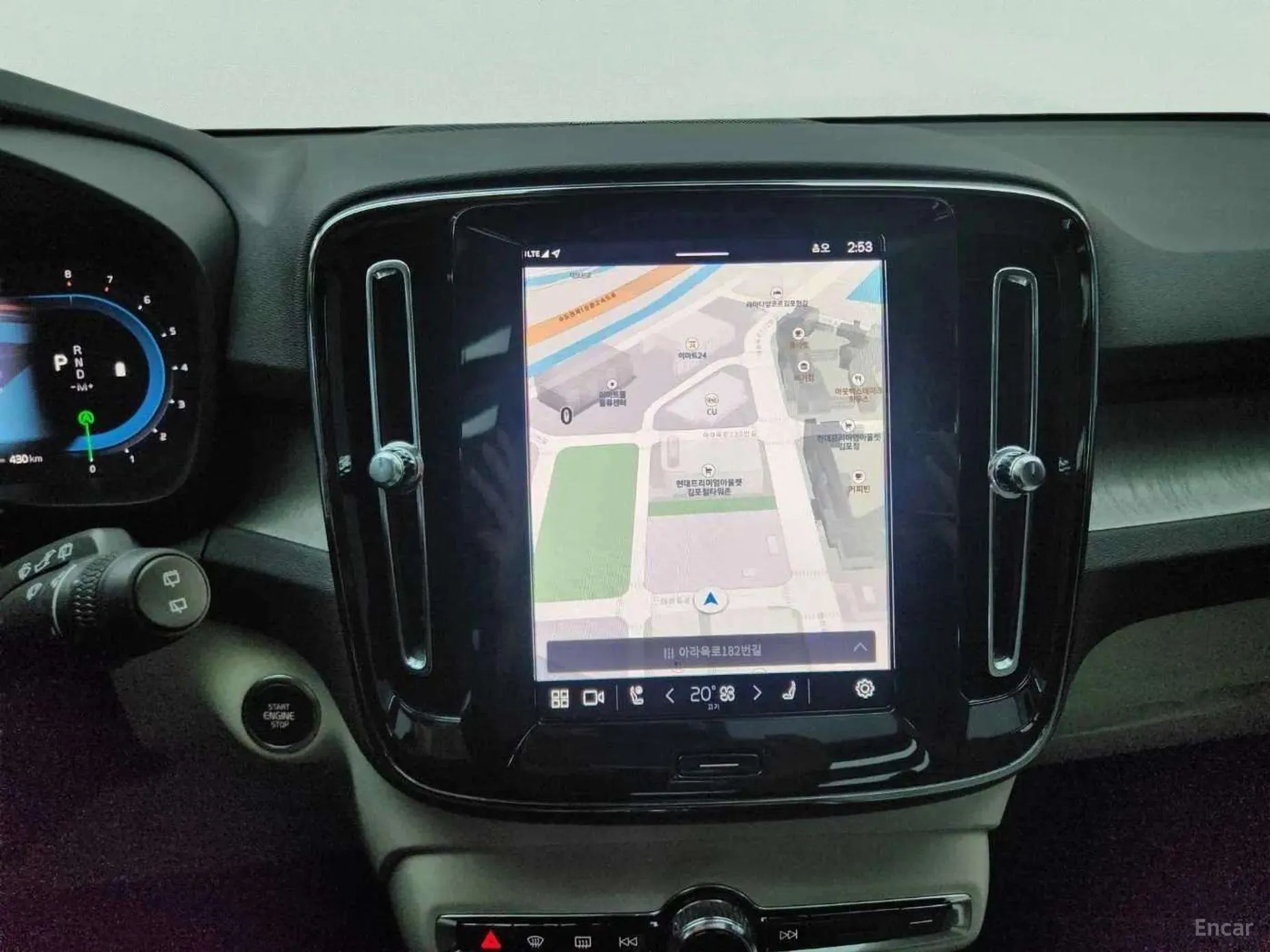 Volvo XC40 превью 17