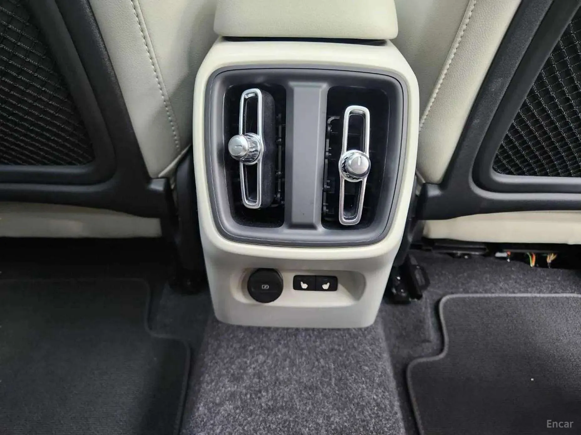 Volvo XC40 превью 18