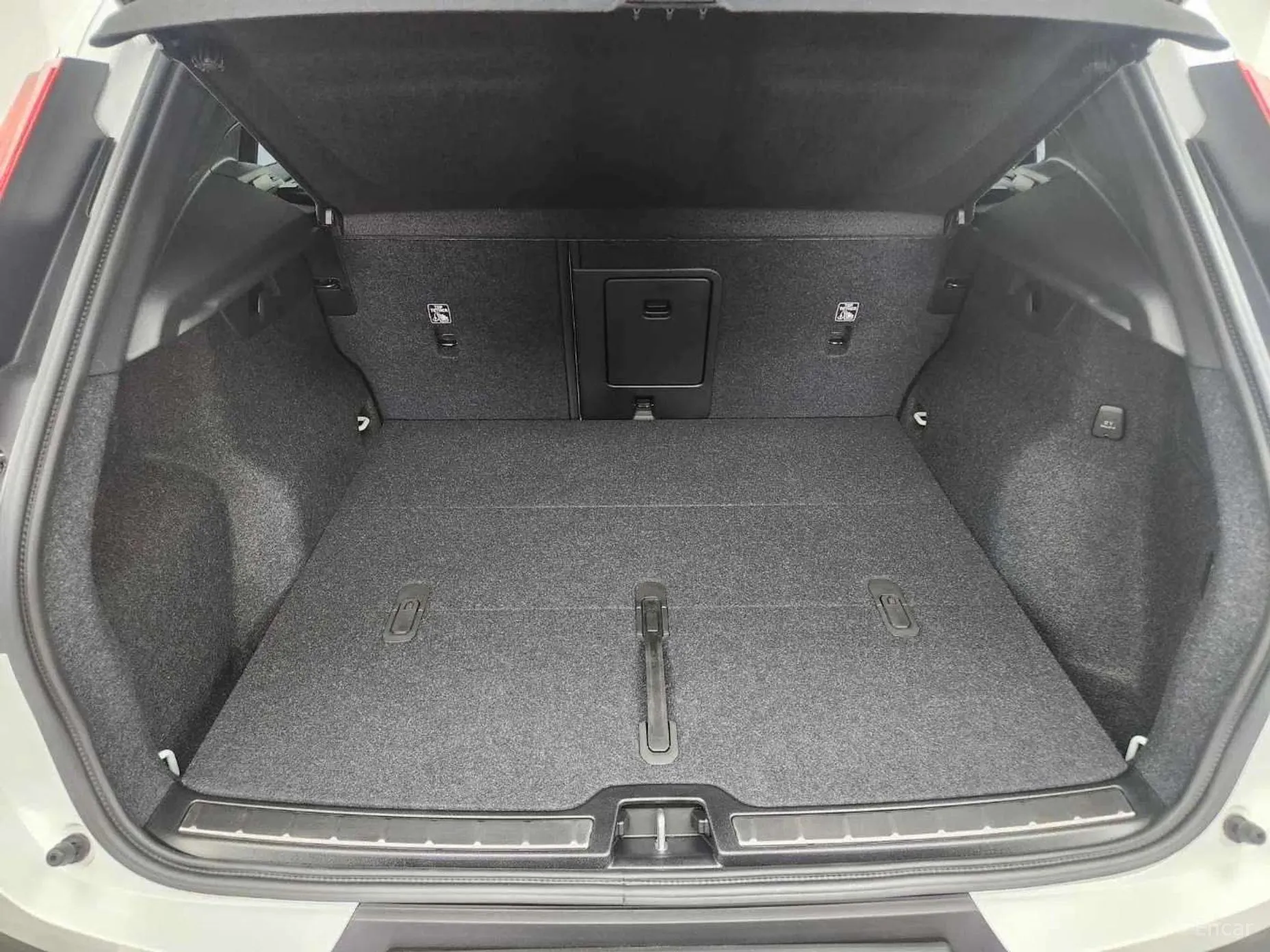 Volvo XC40 превью 19