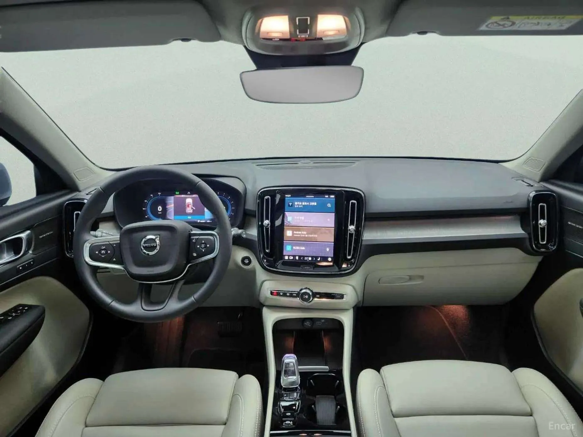 Volvo XC40 превью 6