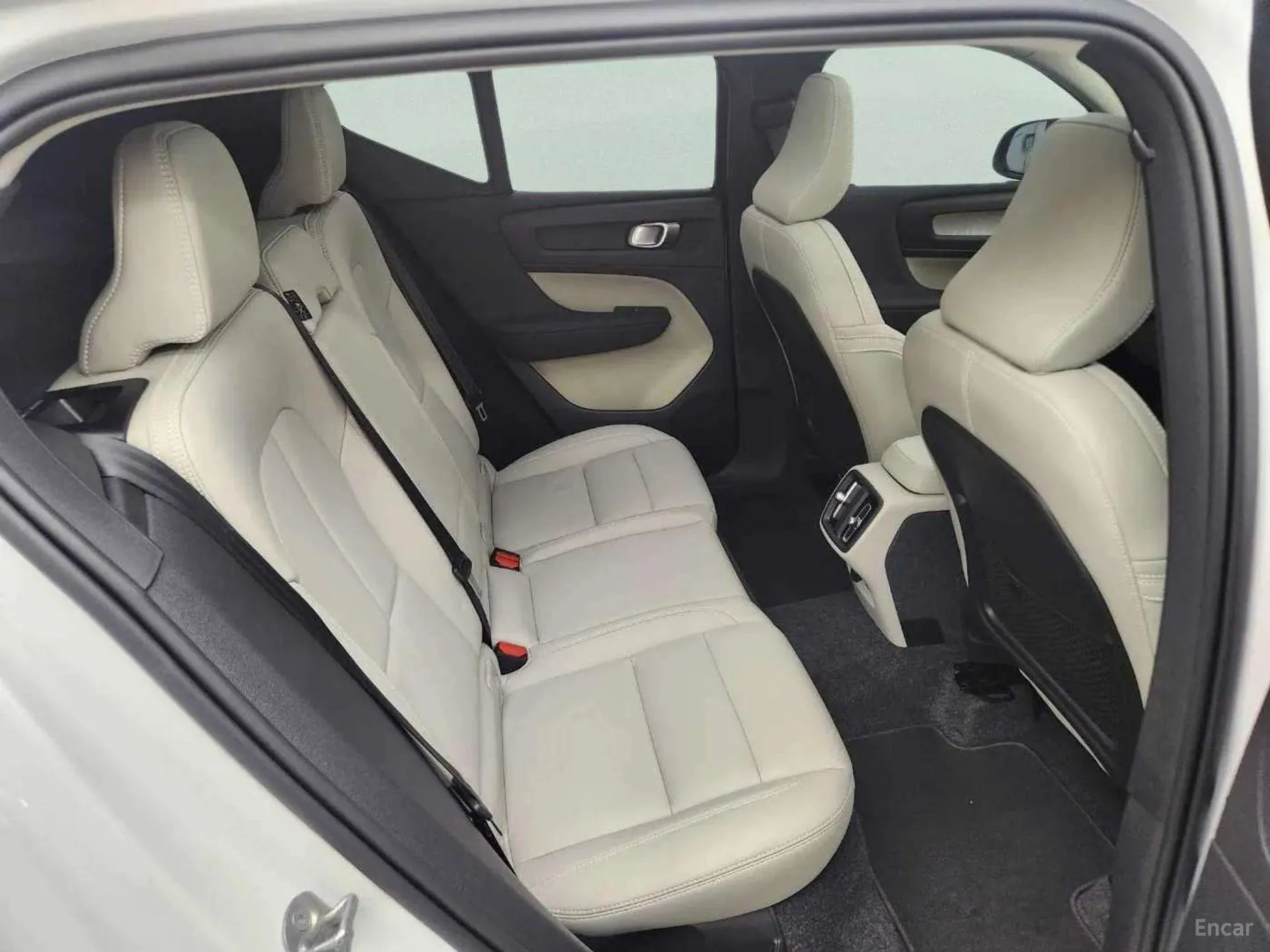Volvo XC40 превью 8