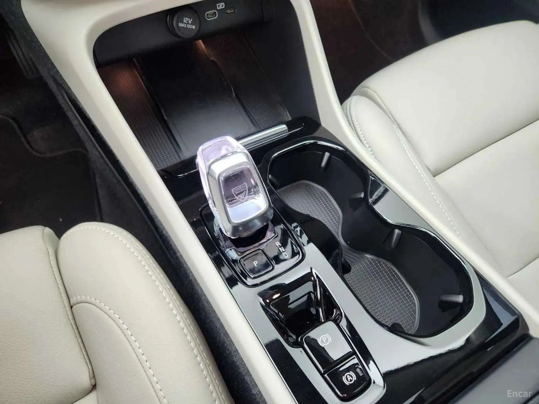Volvo XC40 превью 9