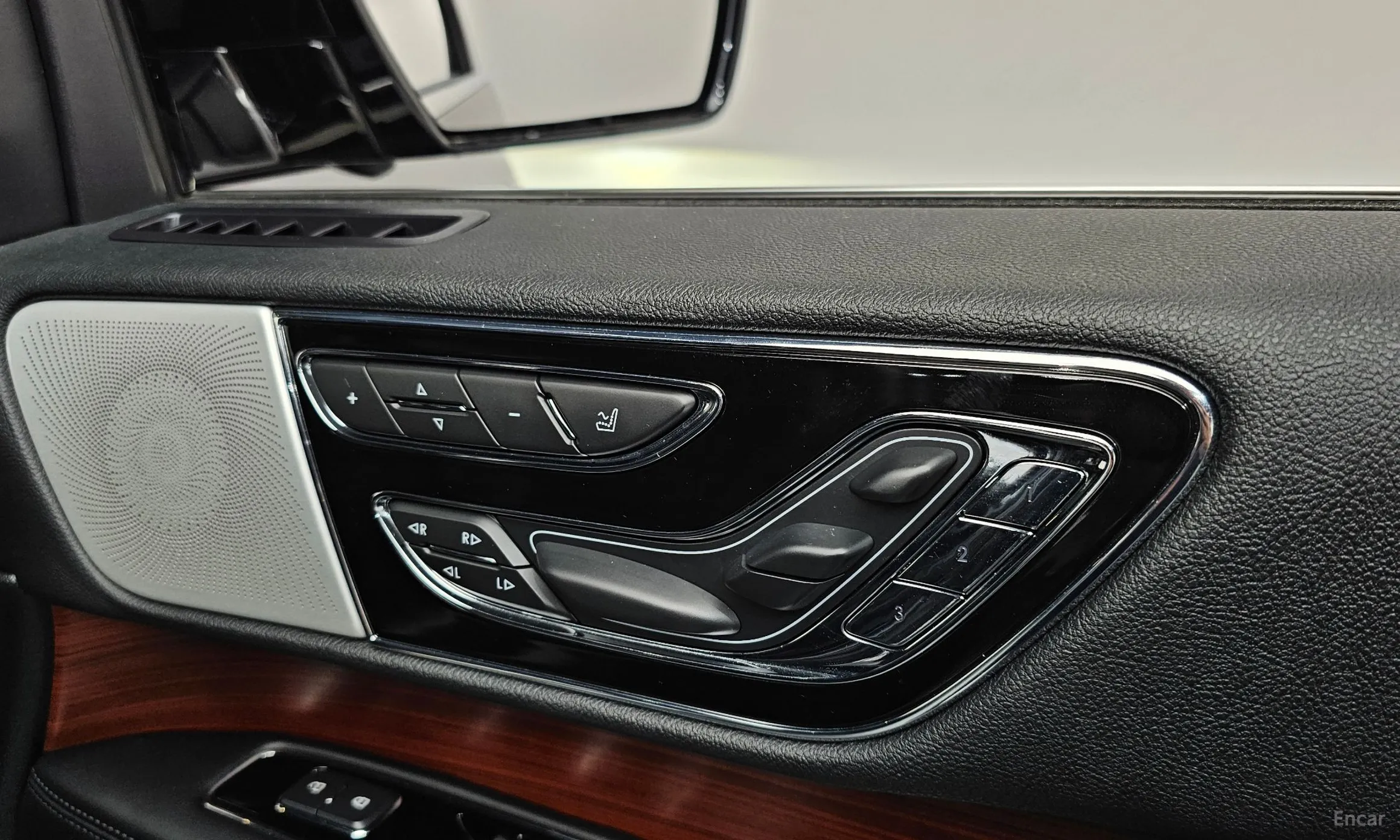 Lincoln Navigator 4th generation превью 17