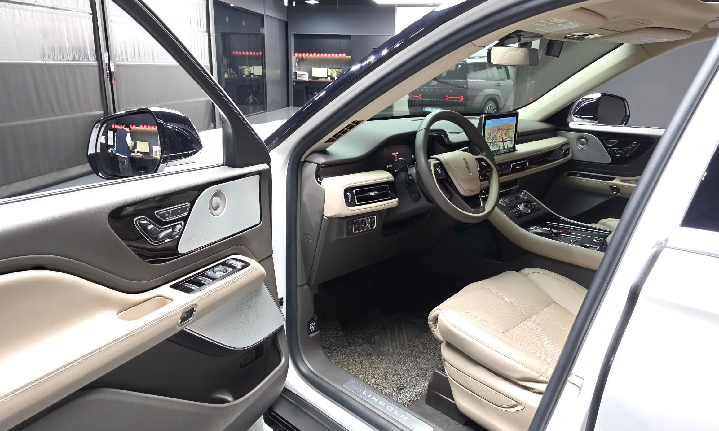 Lincoln Aviator 2nd Generation превью 10