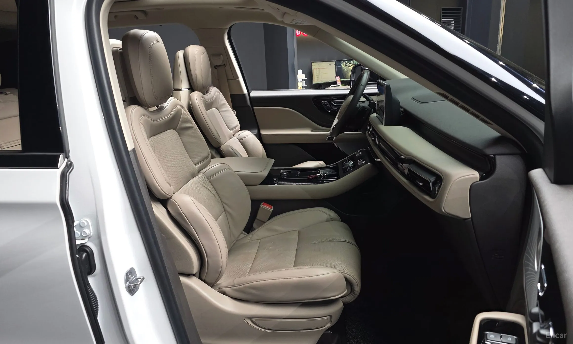 Lincoln Aviator 2nd Generation превью 12