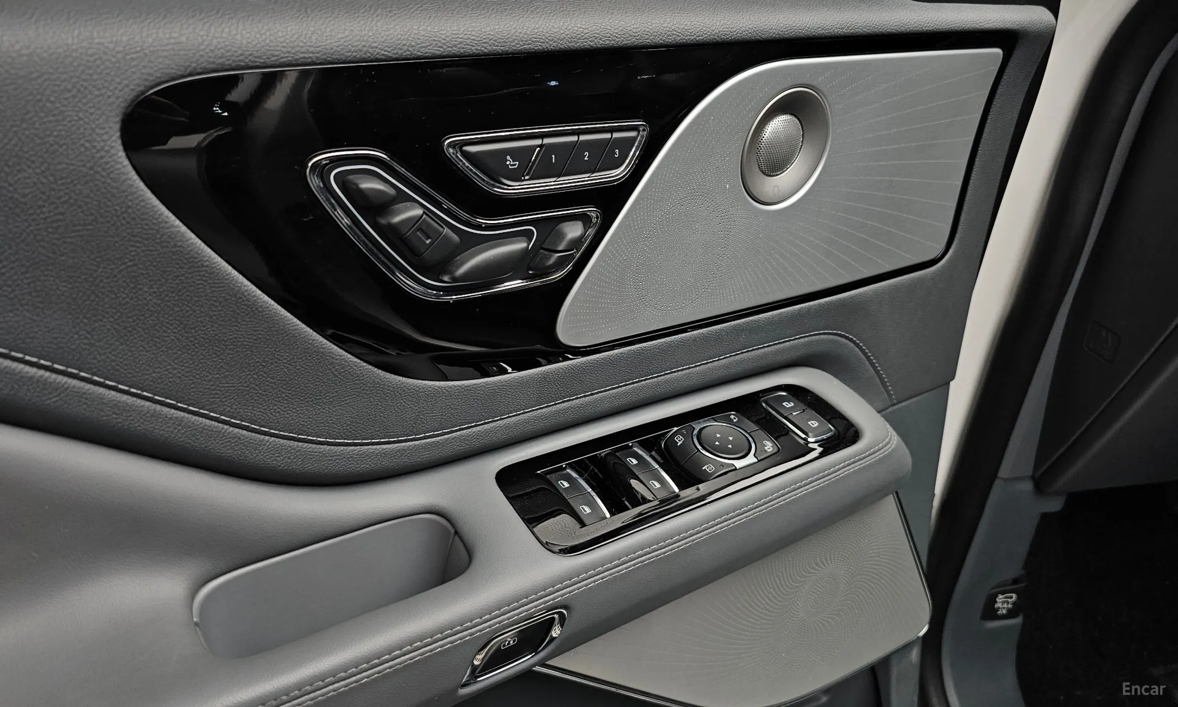 Lincoln Aviator 2nd Generation превью 17