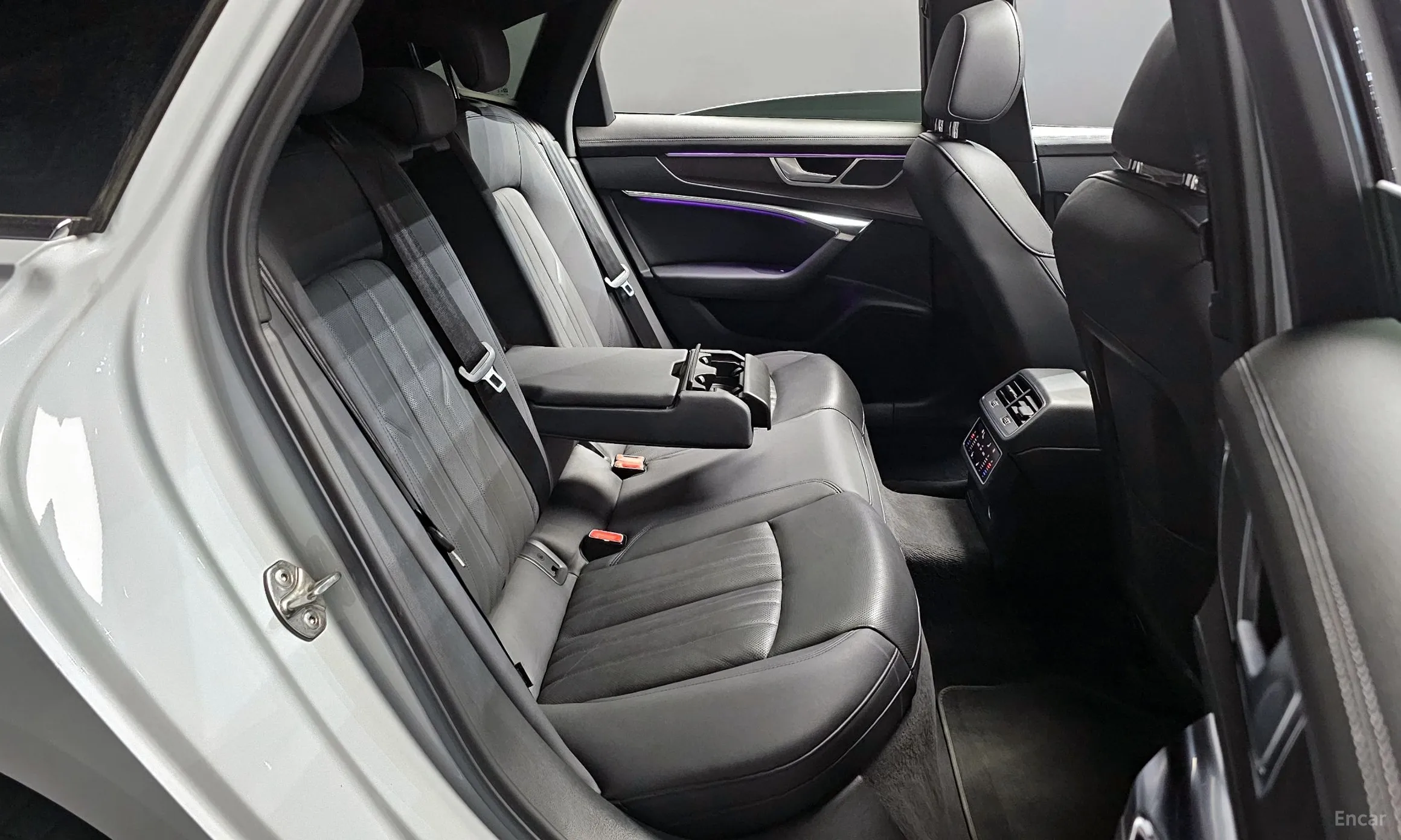 Audi A6 (C8) превью 12