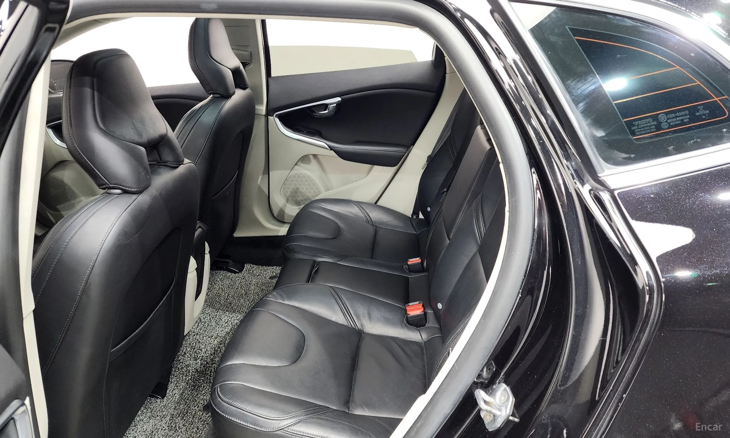 Volvo V40 превью 11